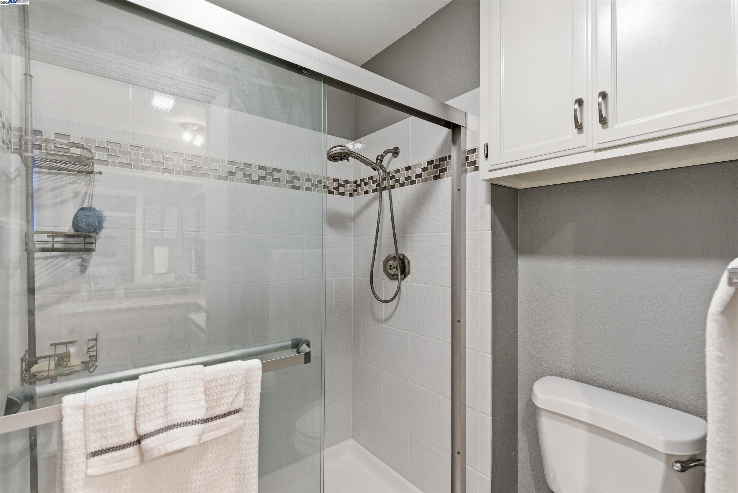 Detail Gallery Image 12 of 26 For 26953 Hayward Blvd #105,  Hayward,  CA 94542 - 2 Beds | 2 Baths