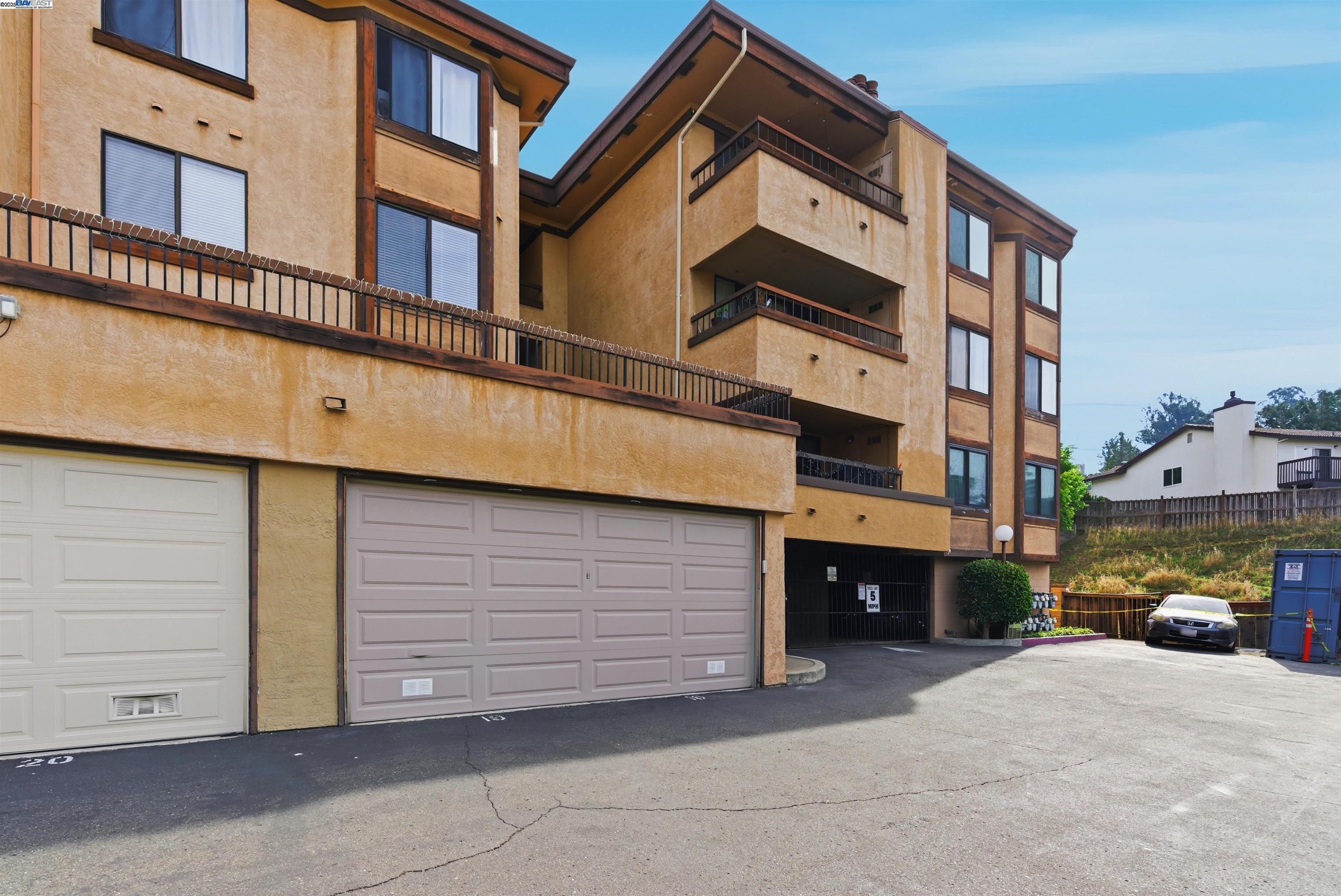 Detail Gallery Image 23 of 26 For 26953 Hayward Blvd #105,  Hayward,  CA 94542 - 2 Beds | 2 Baths