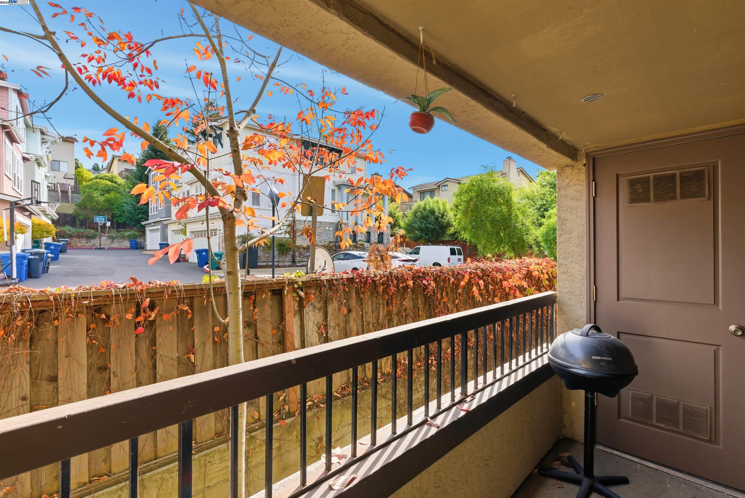 Detail Gallery Image 25 of 26 For 26953 Hayward Blvd #105,  Hayward,  CA 94542 - 2 Beds | 2 Baths