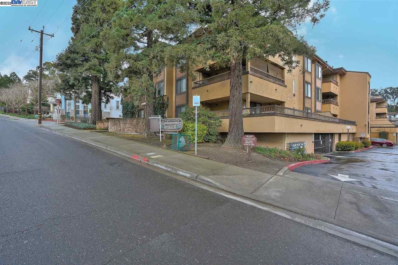 Detail Gallery Image 27 of 29 For 26953 Hayward Blvd #105,  Hayward,  CA 94542 - 2 Beds | 2 Baths