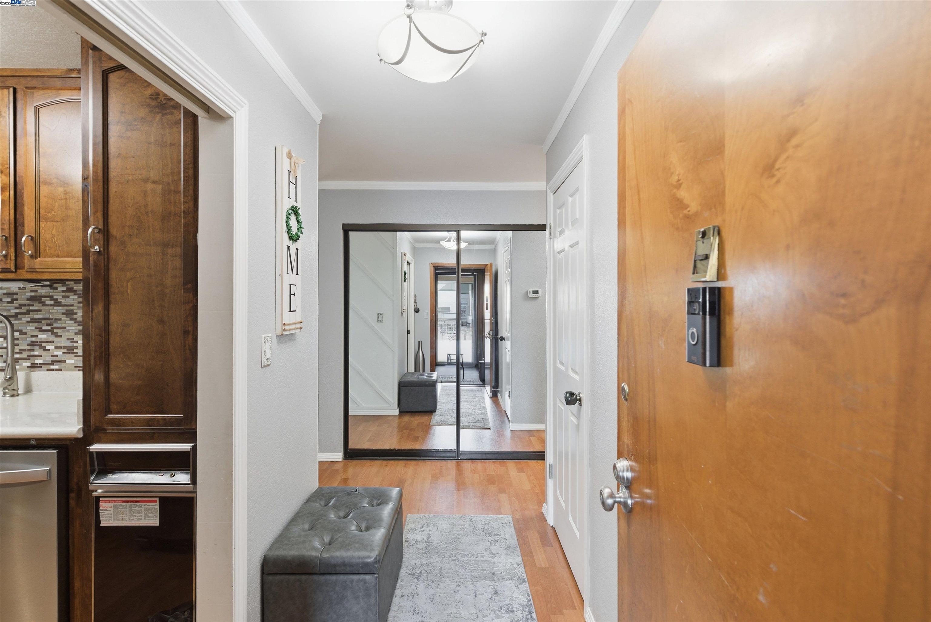 Detail Gallery Image 5 of 29 For 26953 Hayward Blvd #105,  Hayward,  CA 94542 - 2 Beds | 2 Baths