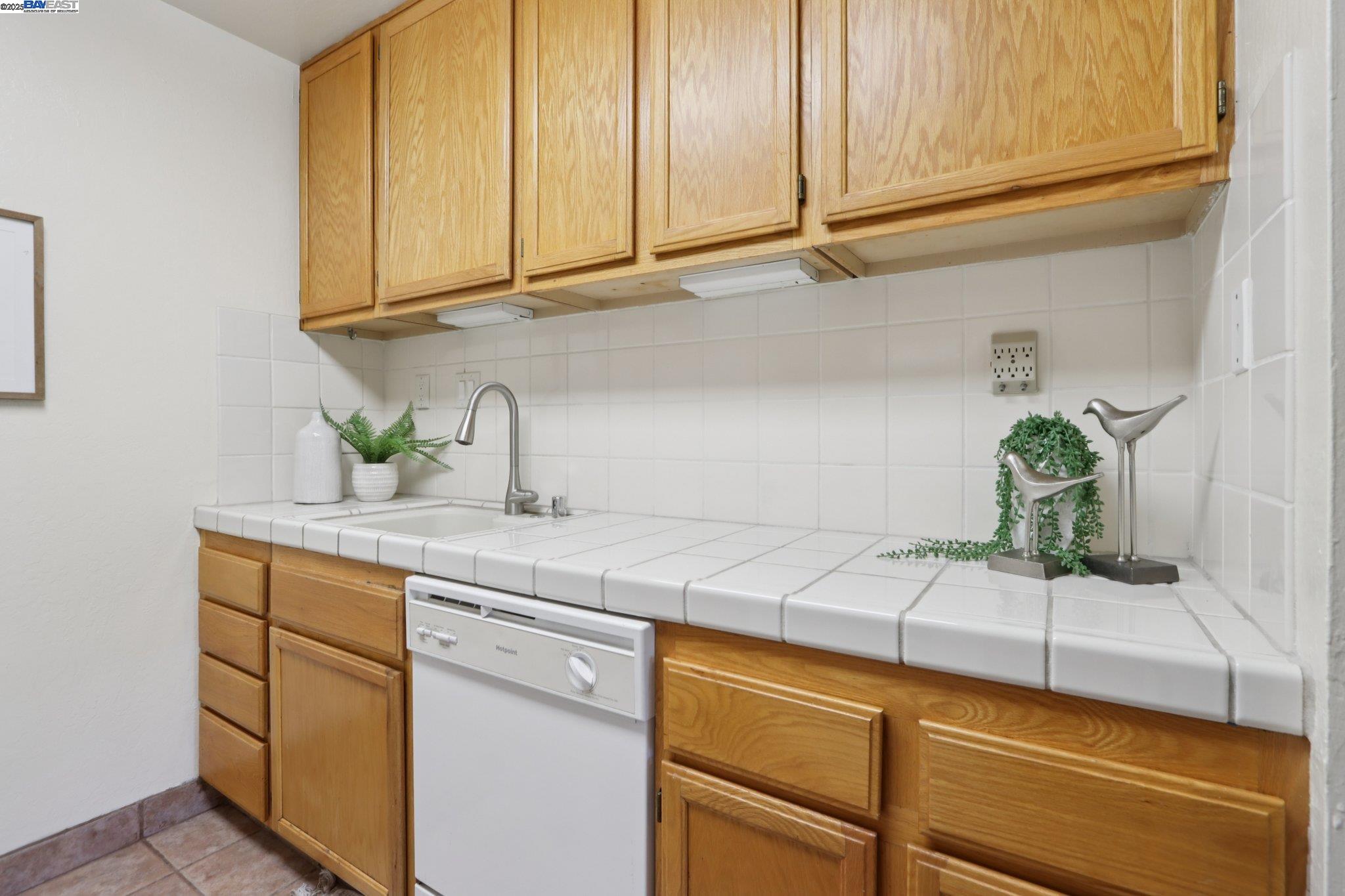 Detail Gallery Image 12 of 38 For 2720 Oak Rd #127,  Walnut Creek,  CA 94597 - 3 Beds | 2 Baths