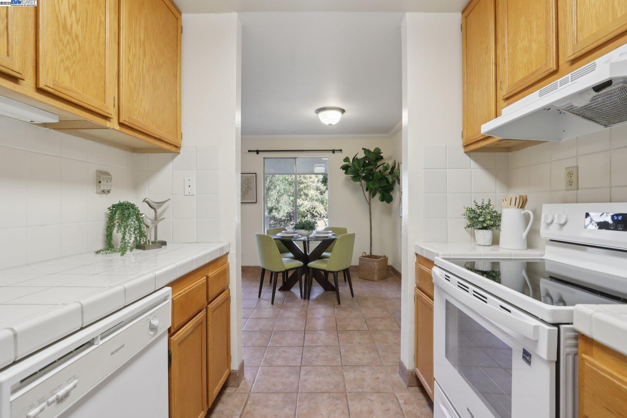 Detail Gallery Image 13 of 38 For 2720 Oak Rd #127,  Walnut Creek,  CA 94597 - 3 Beds | 2 Baths