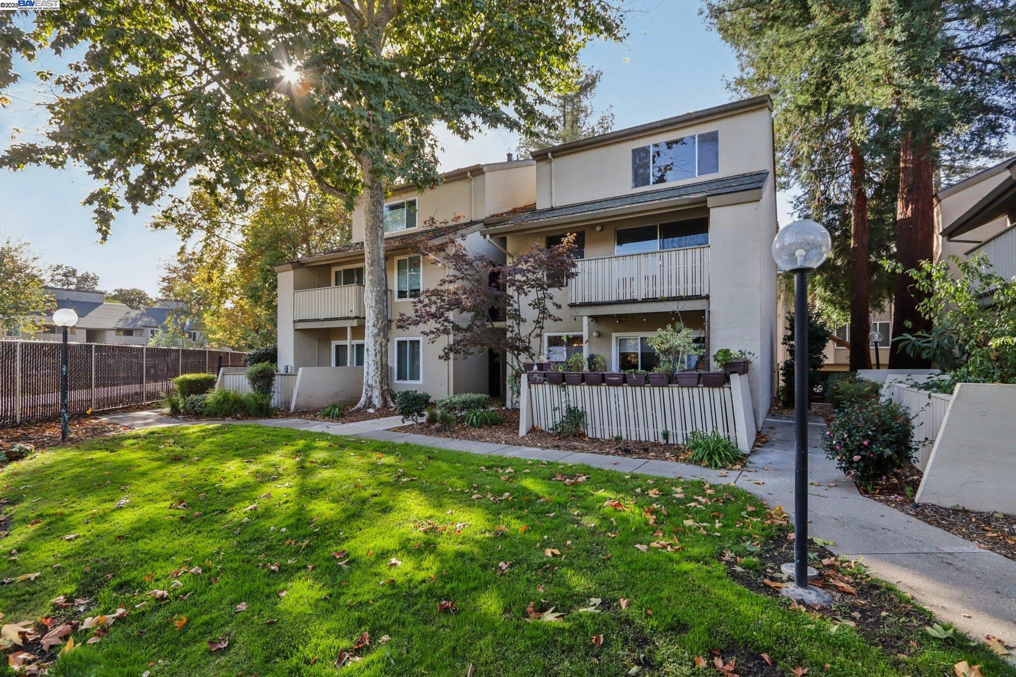 Detail Gallery Image 33 of 38 For 2720 Oak Rd #127,  Walnut Creek,  CA 94597 - 3 Beds | 2 Baths