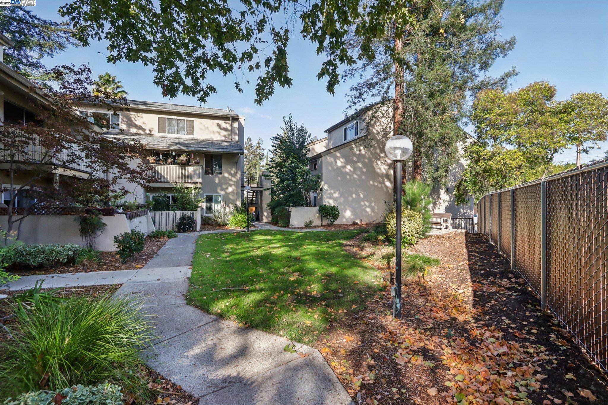 Detail Gallery Image 35 of 38 For 2720 Oak Rd #127,  Walnut Creek,  CA 94597 - 3 Beds | 2 Baths