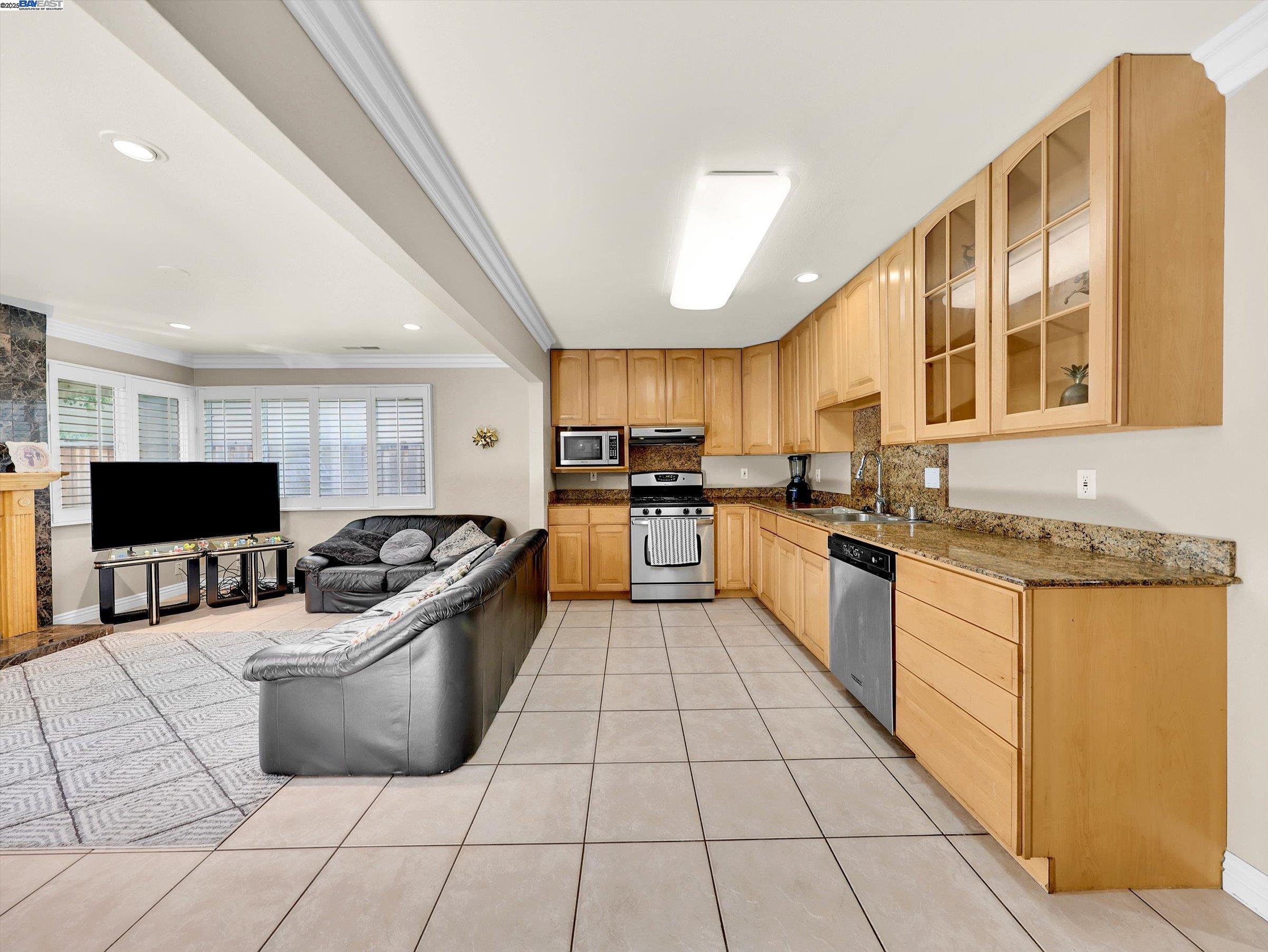 Detail Gallery Image 12 of 31 For 3142 San Angelo Way, Union City,  CA 94587 - 4 Beds | 2 Baths