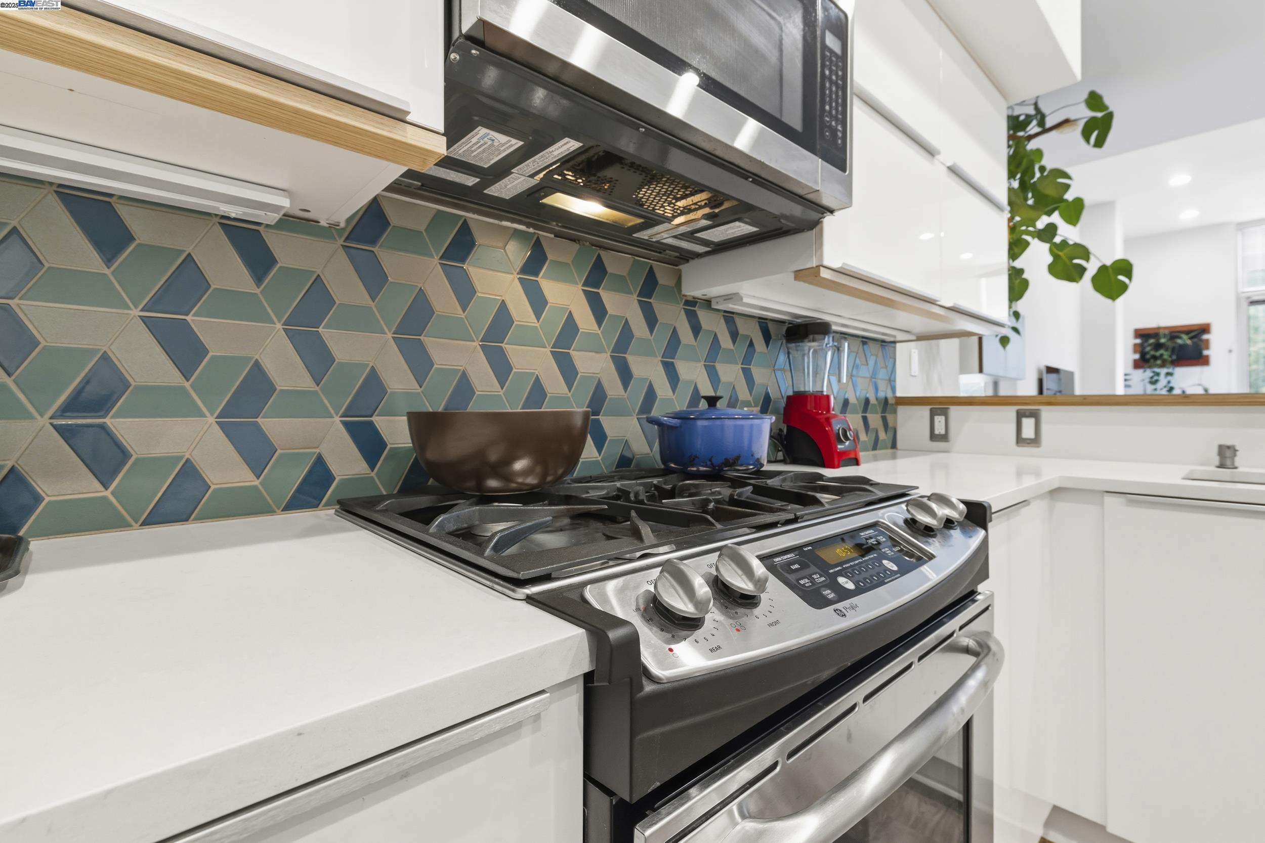 Detail Gallery Image 14 of 29 For 630 Thomas L Berkley Way #403,  Oakland,  CA 94612 - 1 Beds | 1 Baths