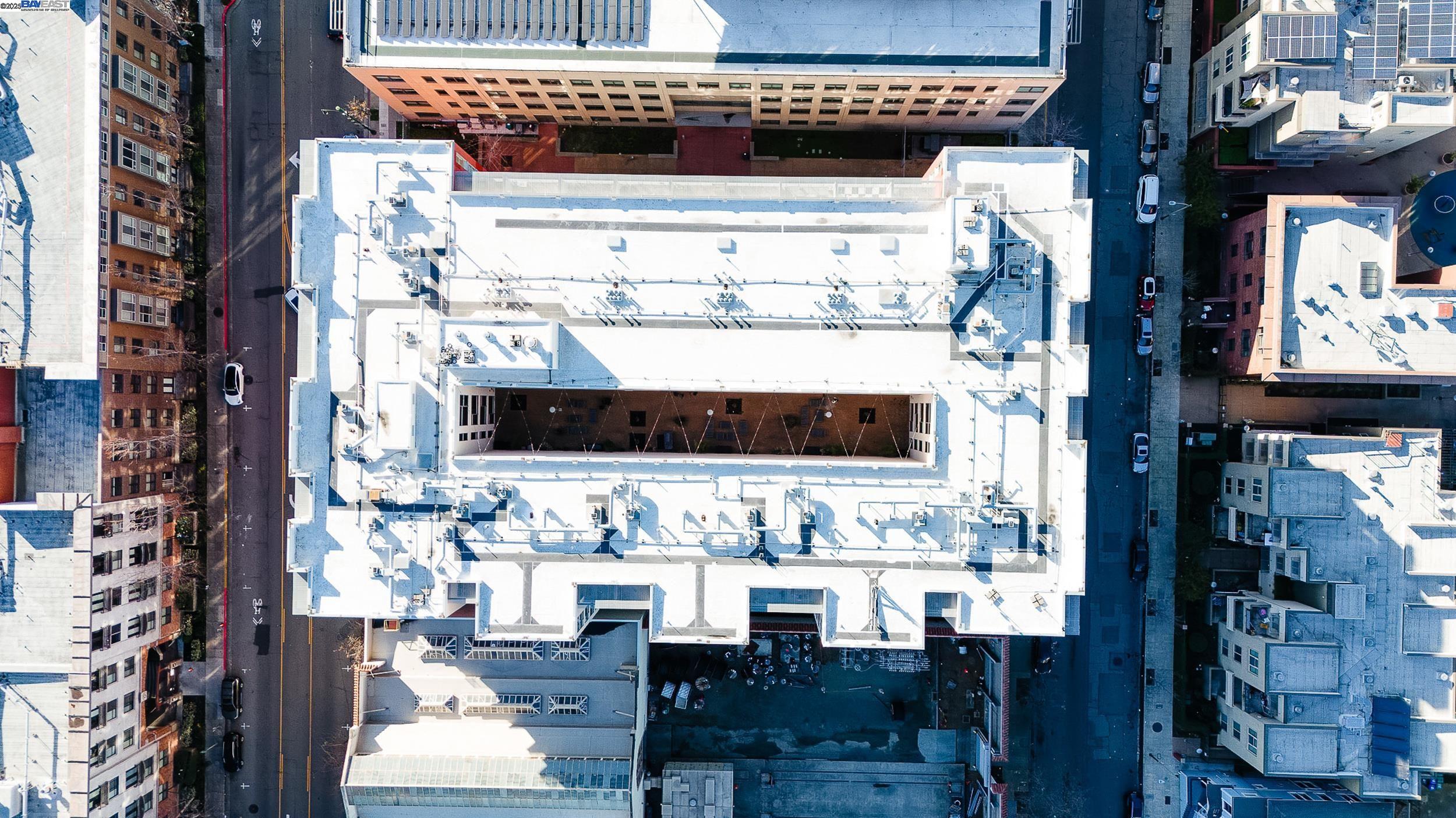 Detail Gallery Image 3 of 29 For 630 Thomas L Berkley Way #403,  Oakland,  CA 94612 - 1 Beds | 1 Baths