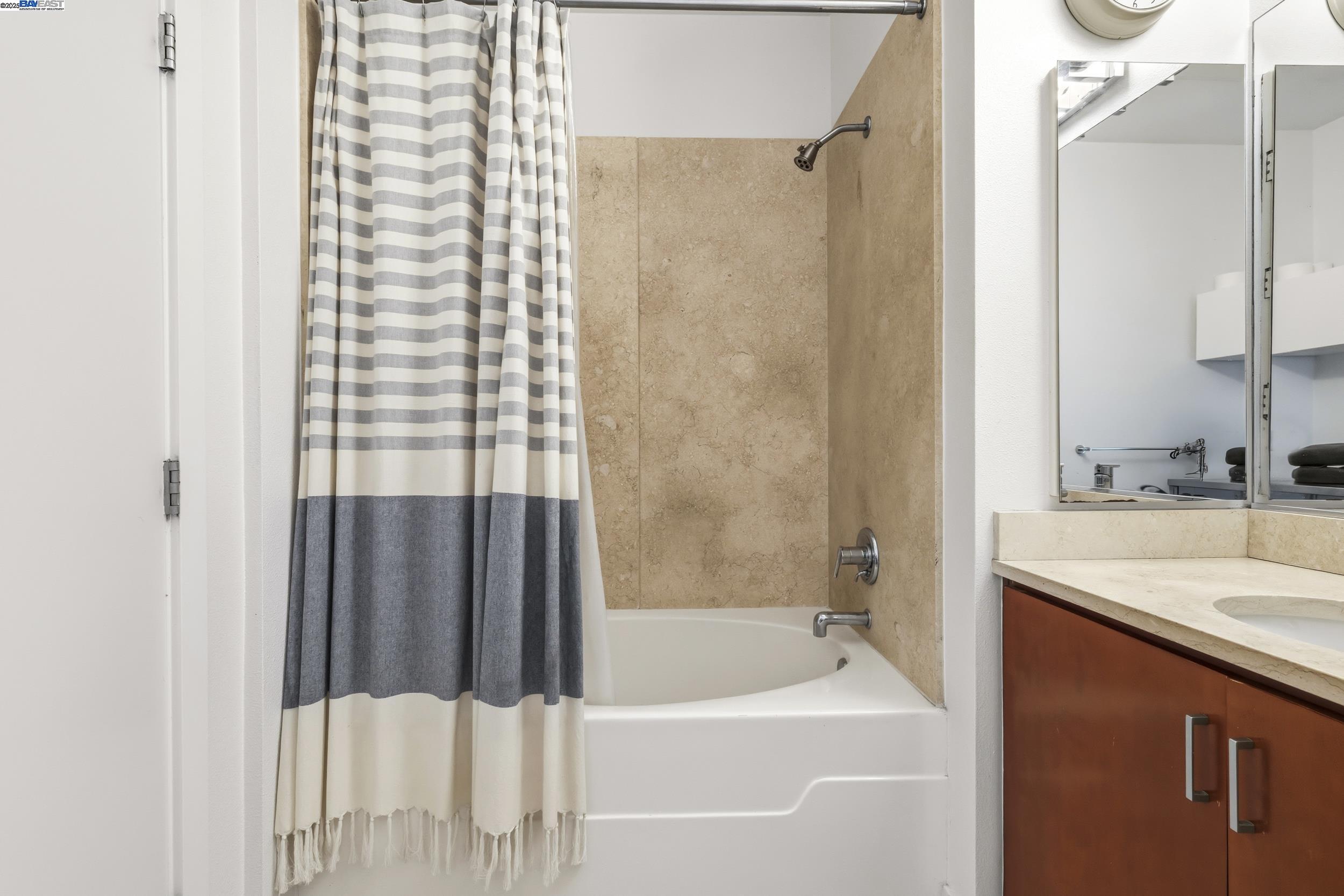 Detail Gallery Image 23 of 29 For 630 Thomas L Berkley Way #403,  Oakland,  CA 94612 - 1 Beds | 1 Baths