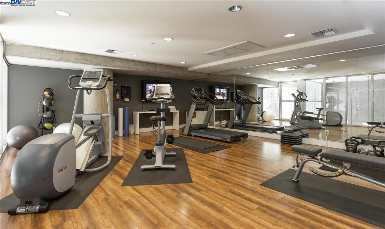 Detail Gallery Image 27 of 29 For 630 Thomas L Berkley Way #403,  Oakland,  CA 94612 - 1 Beds | 1 Baths