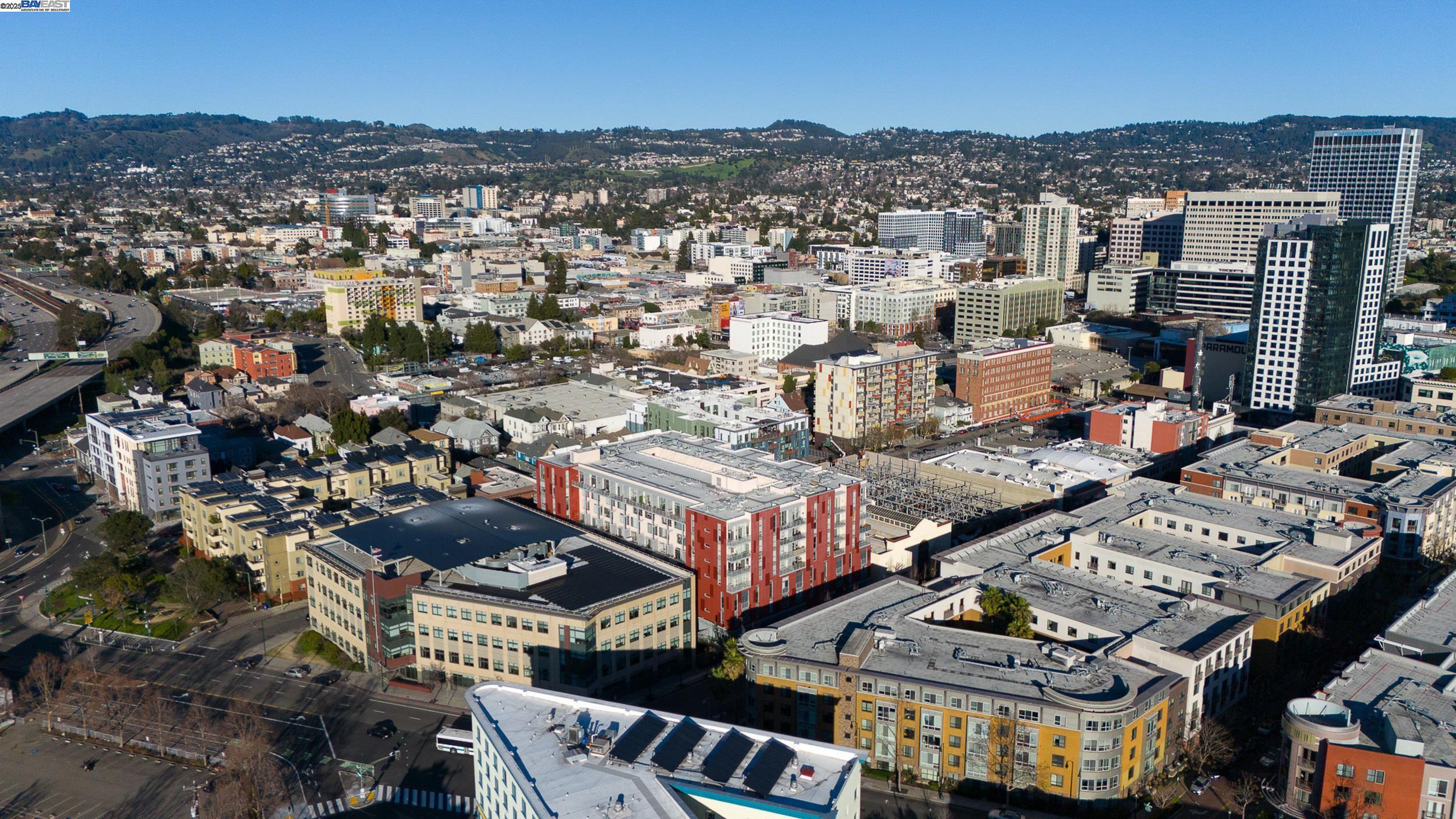 Detail Gallery Image 4 of 29 For 630 Thomas L Berkley Way #403,  Oakland,  CA 94612 - 1 Beds | 1 Baths