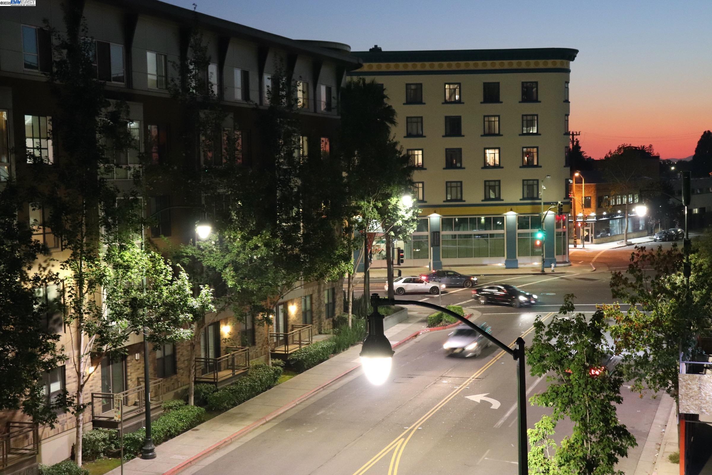 Detail Gallery Image 5 of 29 For 630 Thomas L Berkley Way #403,  Oakland,  CA 94612 - 1 Beds | 1 Baths