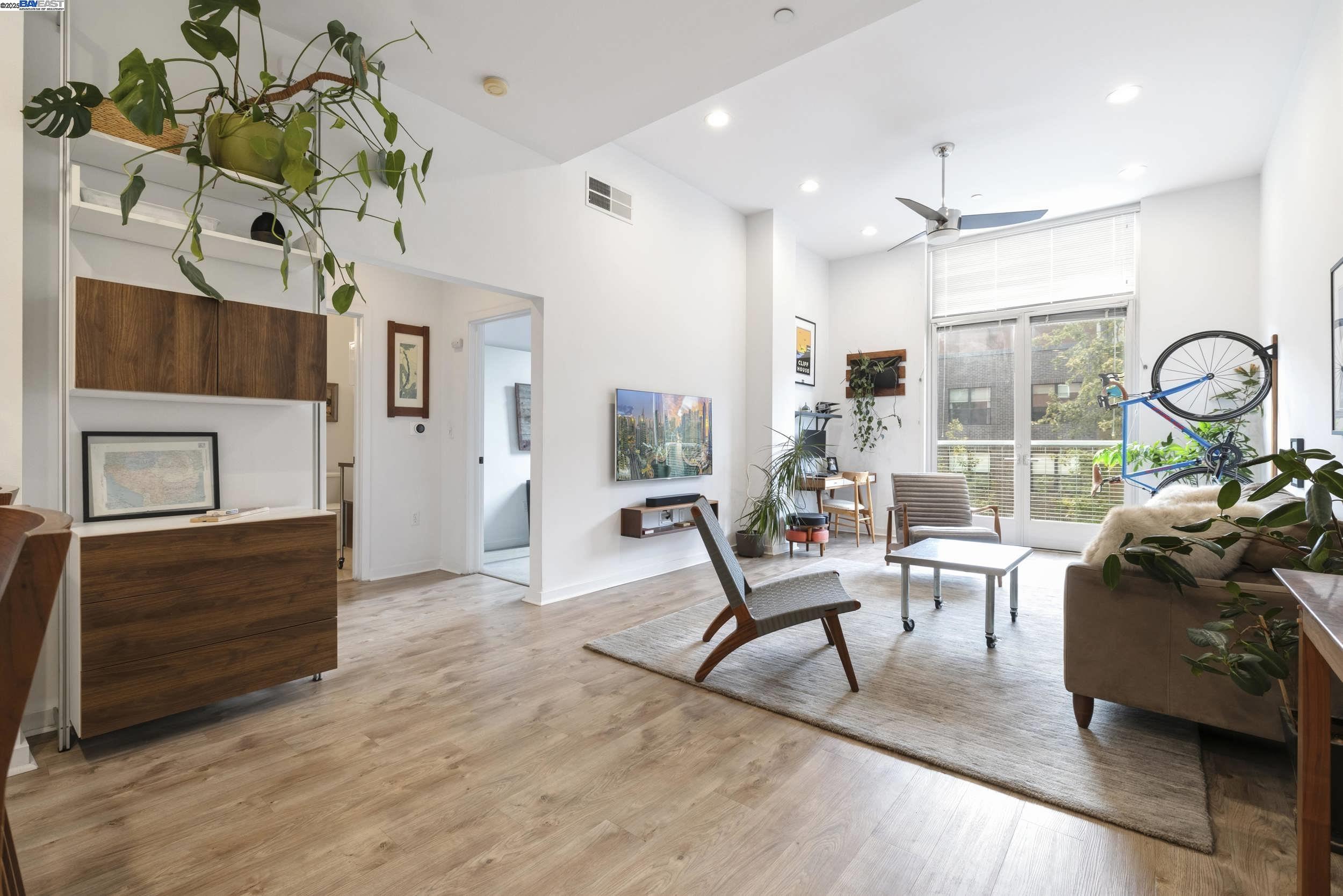 Detail Gallery Image 6 of 29 For 630 Thomas L Berkley Way #403,  Oakland,  CA 94612 - 1 Beds | 1 Baths