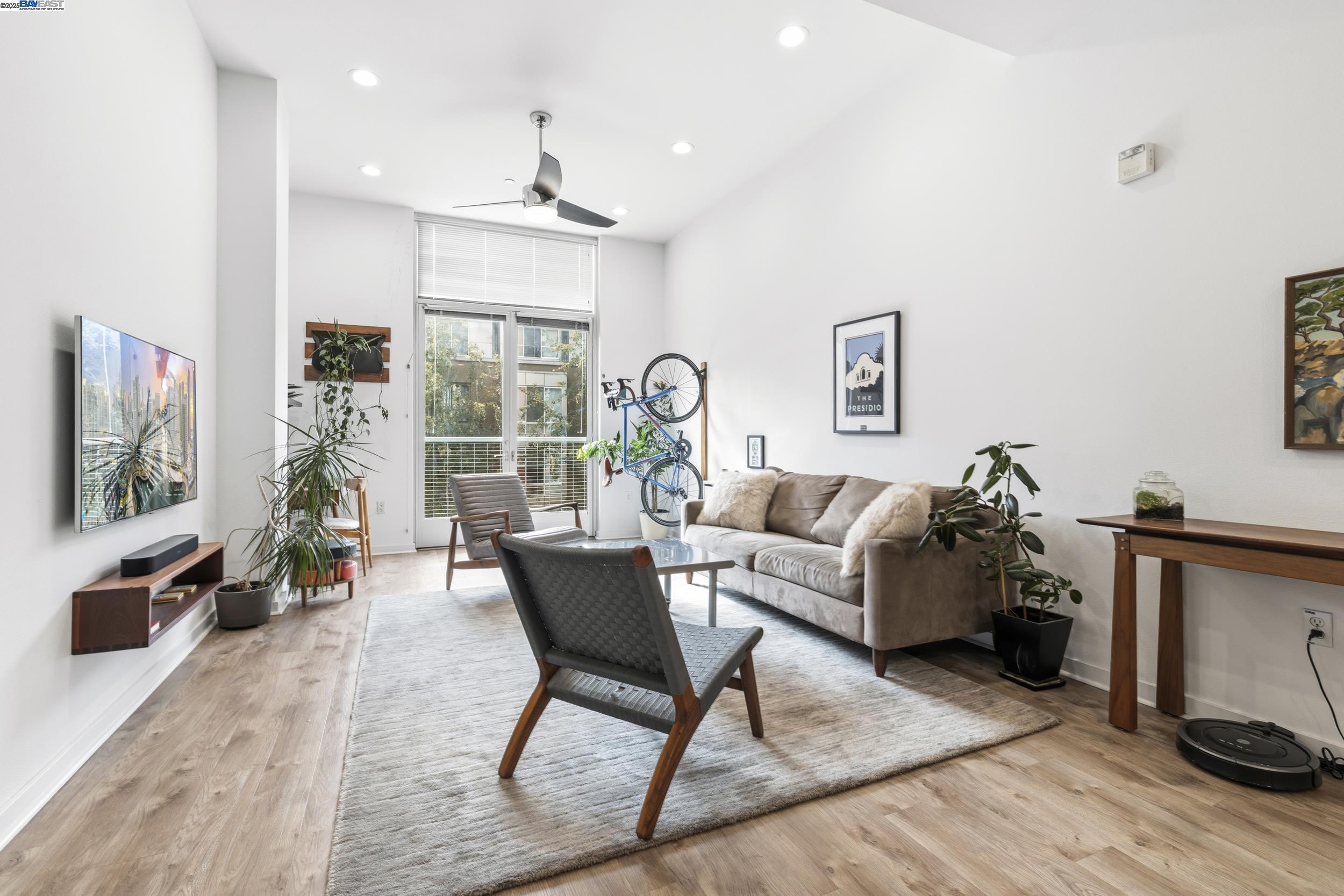 Detail Gallery Image 7 of 29 For 630 Thomas L Berkley Way #403,  Oakland,  CA 94612 - 1 Beds | 1 Baths