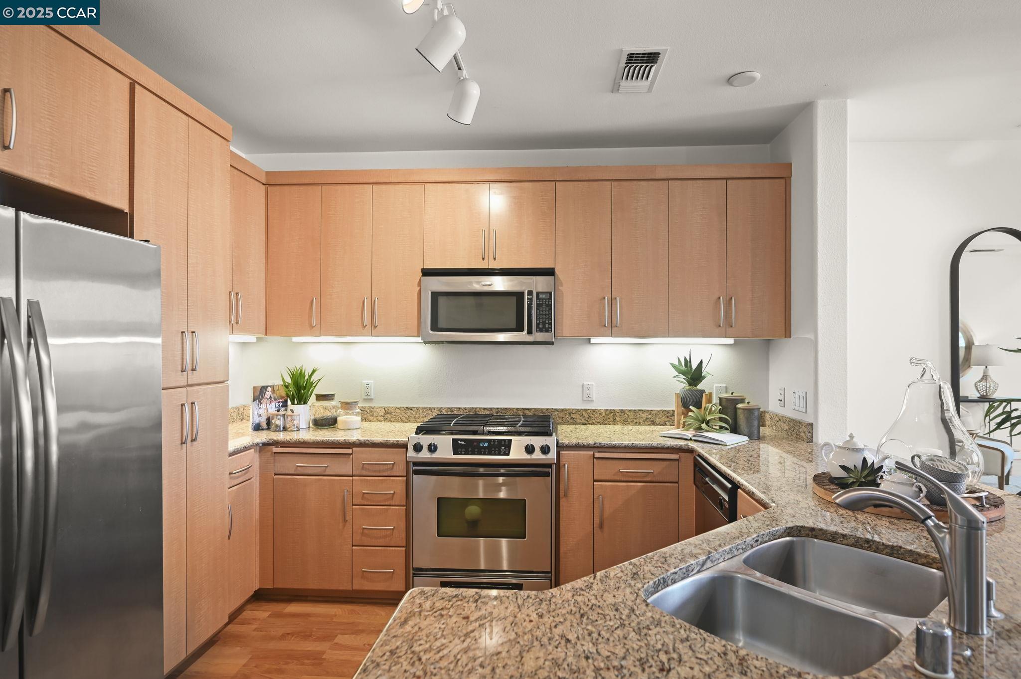 Detail Gallery Image 4 of 45 For 5501 De Marcus Blvd #401,  Dublin,  CA 94568 - 2 Beds | 2 Baths