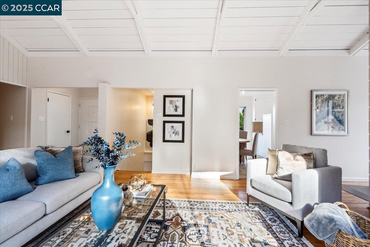 Detail Gallery Image 11 of 60 For 3503 Highland Ave, Redwood City,  CA 94062 - 4 Beds | 3 Baths