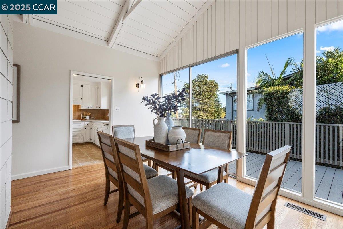 Detail Gallery Image 14 of 60 For 3503 Highland Ave, Redwood City,  CA 94062 - 4 Beds | 3 Baths