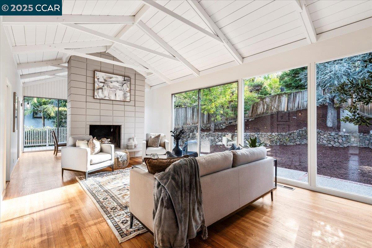 Detail Gallery Image 3 of 60 For 3503 Highland Ave, Redwood City,  CA 94062 - 4 Beds | 3 Baths