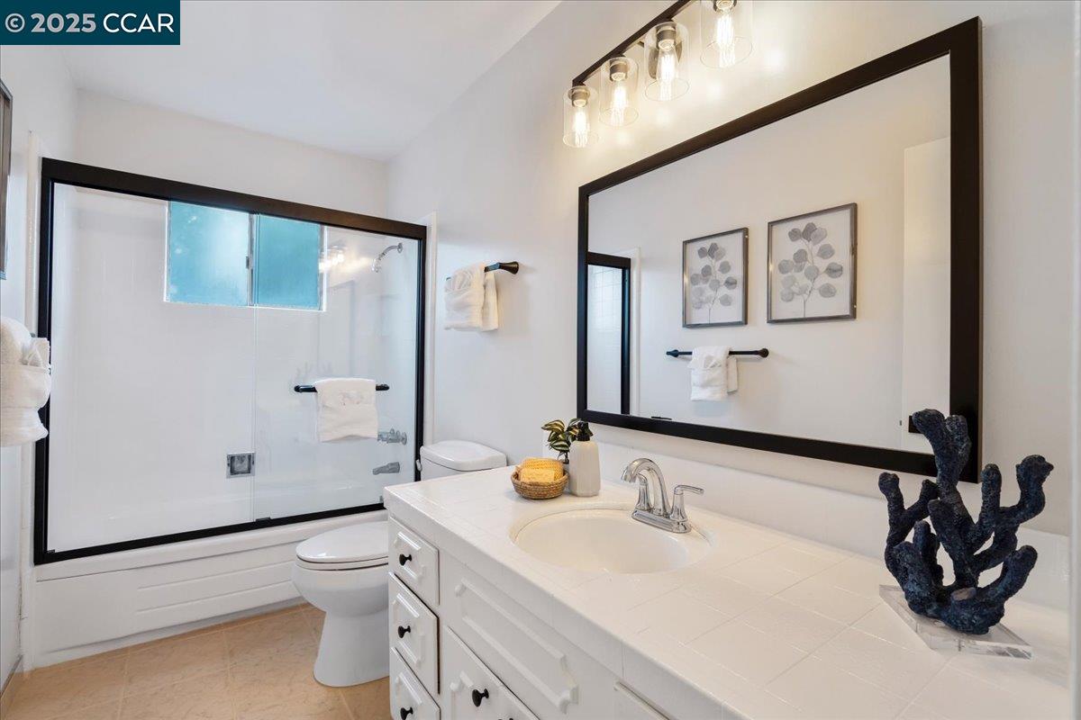 Detail Gallery Image 21 of 60 For 3503 Highland Ave, Redwood City,  CA 94062 - 4 Beds | 3 Baths