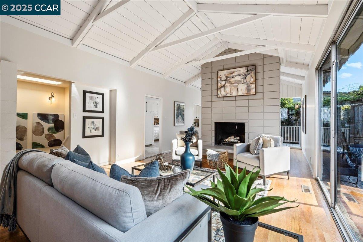 Detail Gallery Image 5 of 60 For 3503 Highland Ave, Redwood City,  CA 94062 - 4 Beds | 3 Baths