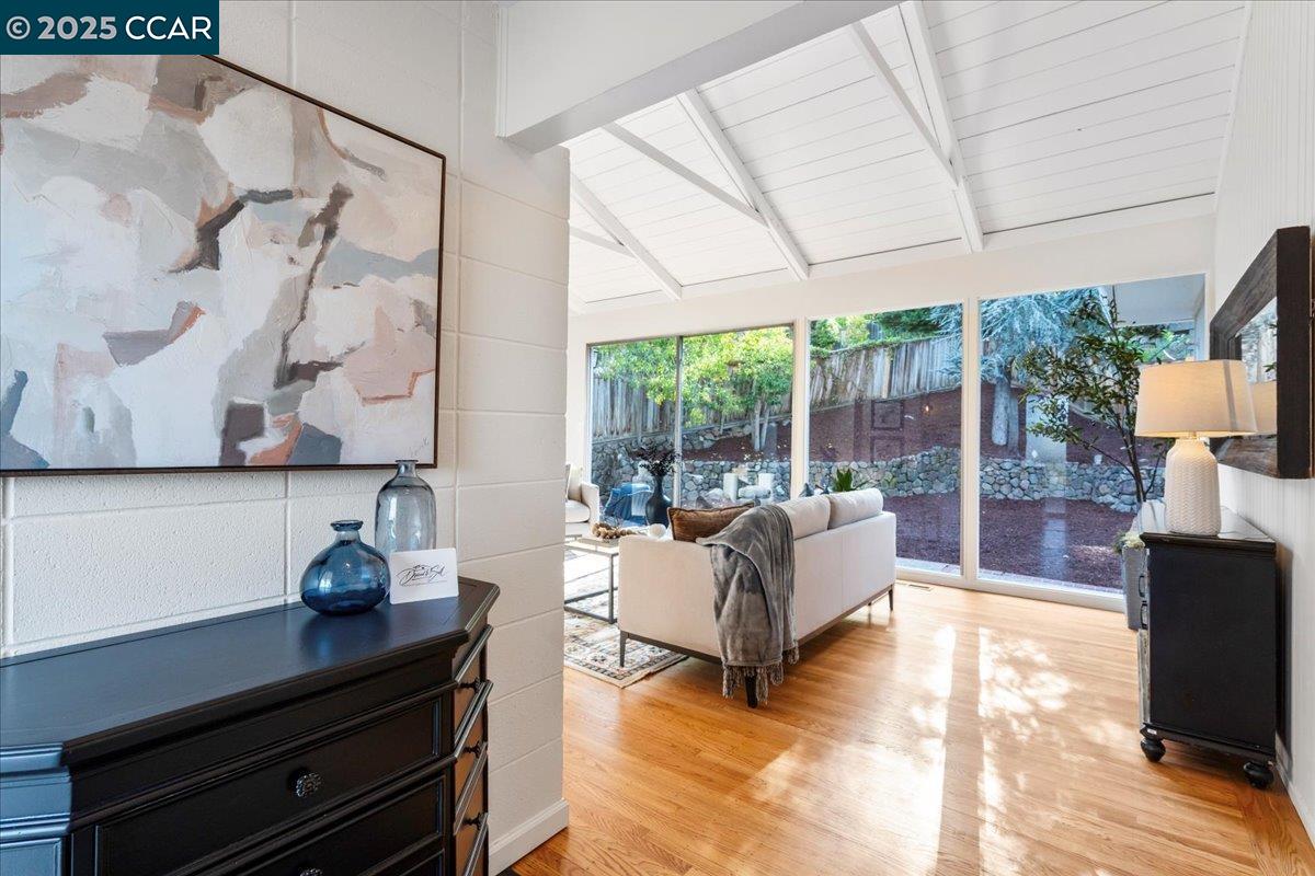 Detail Gallery Image 7 of 60 For 3503 Highland Ave, Redwood City,  CA 94062 - 4 Beds | 3 Baths