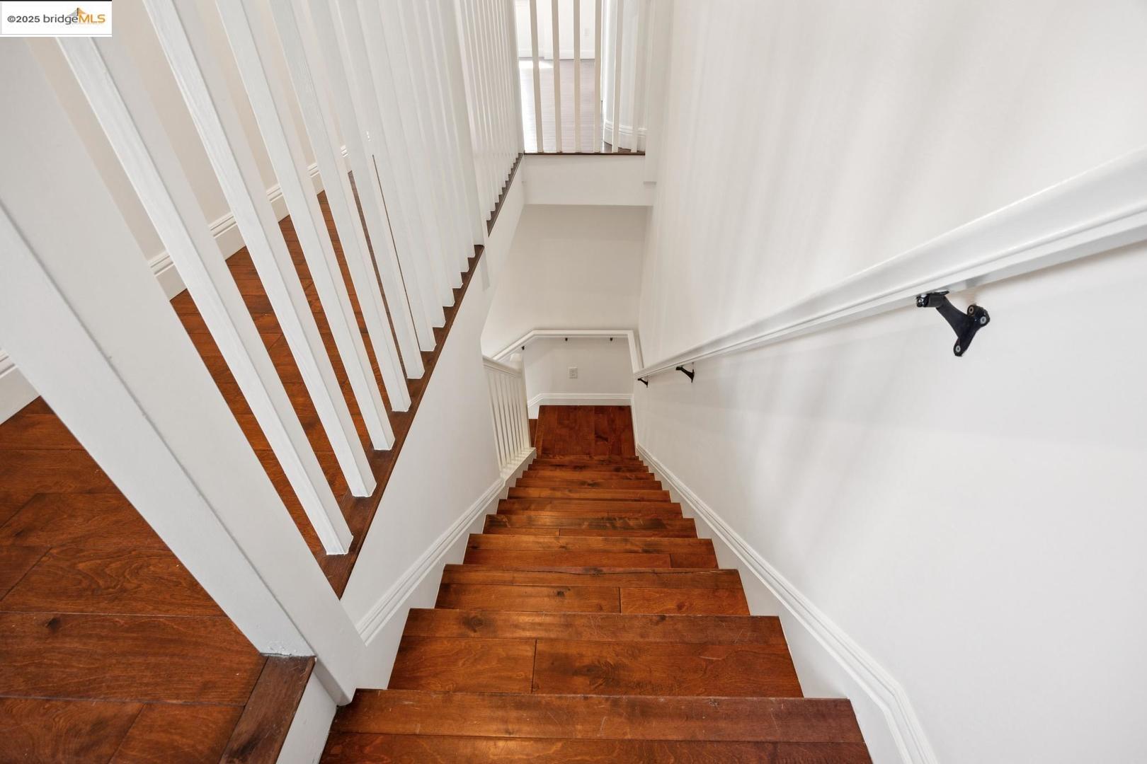 Detail Gallery Image 16 of 28 For 1028 36th St, Oakland,  CA 94608 - 3 Beds | 3 Baths