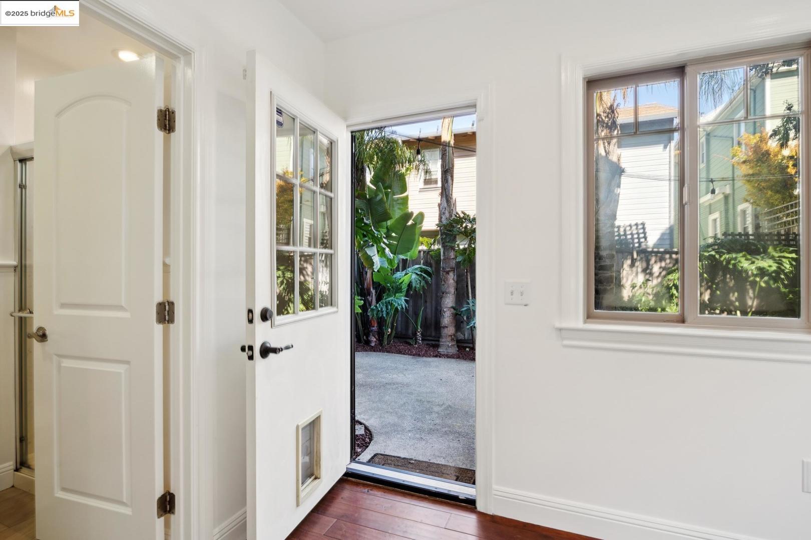 Detail Gallery Image 20 of 28 For 1028 36th St, Oakland,  CA 94608 - 3 Beds | 3 Baths