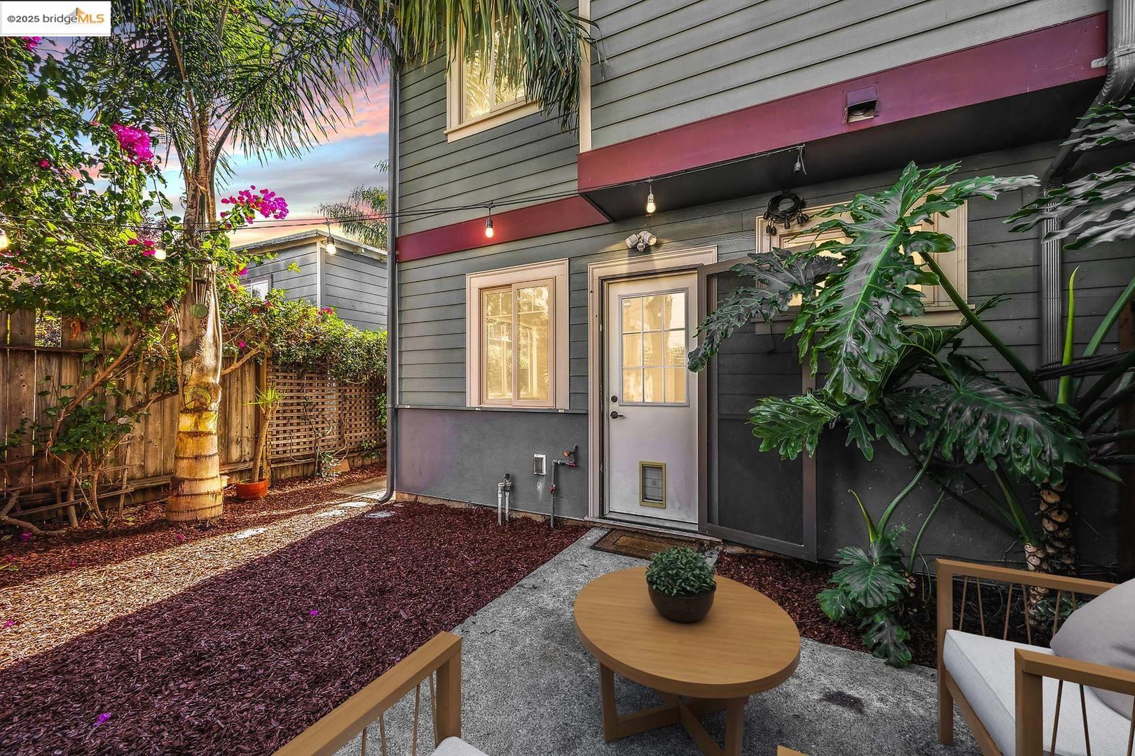 Detail Gallery Image 22 of 28 For 1028 36th St, Oakland,  CA 94608 - 3 Beds | 3 Baths