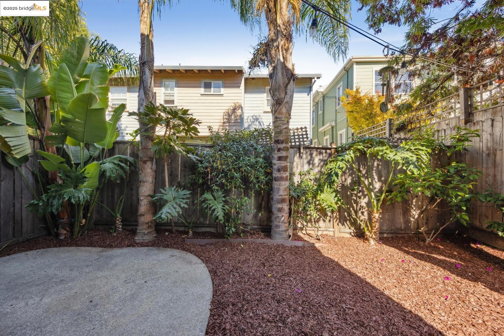 Detail Gallery Image 23 of 28 For 1028 36th St, Oakland,  CA 94608 - 3 Beds | 3 Baths