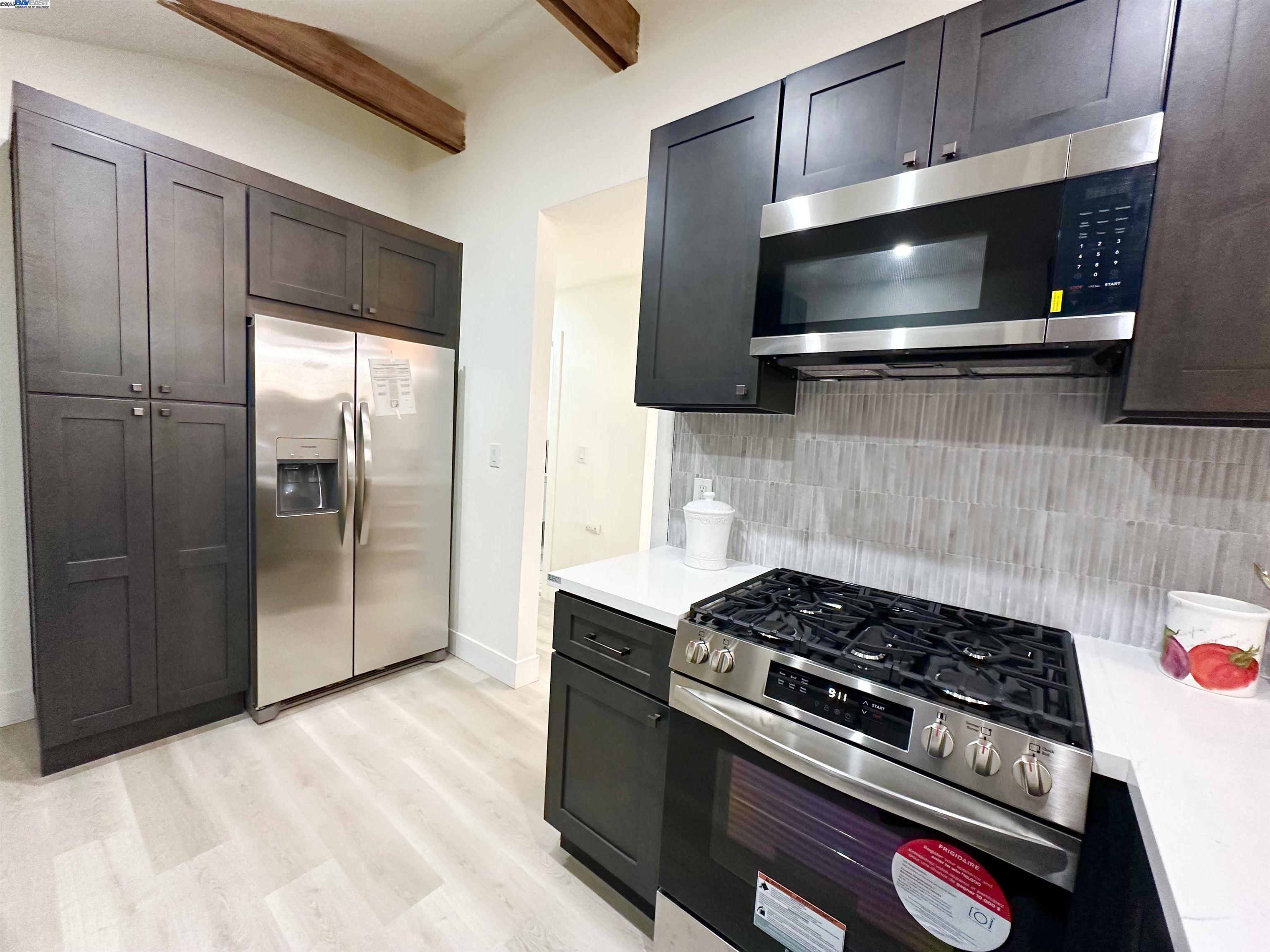 Detail Gallery Image 14 of 41 For 2930 Parker Ave, Oakland,  CA 94605-3320 - 3 Beds | 2 Baths