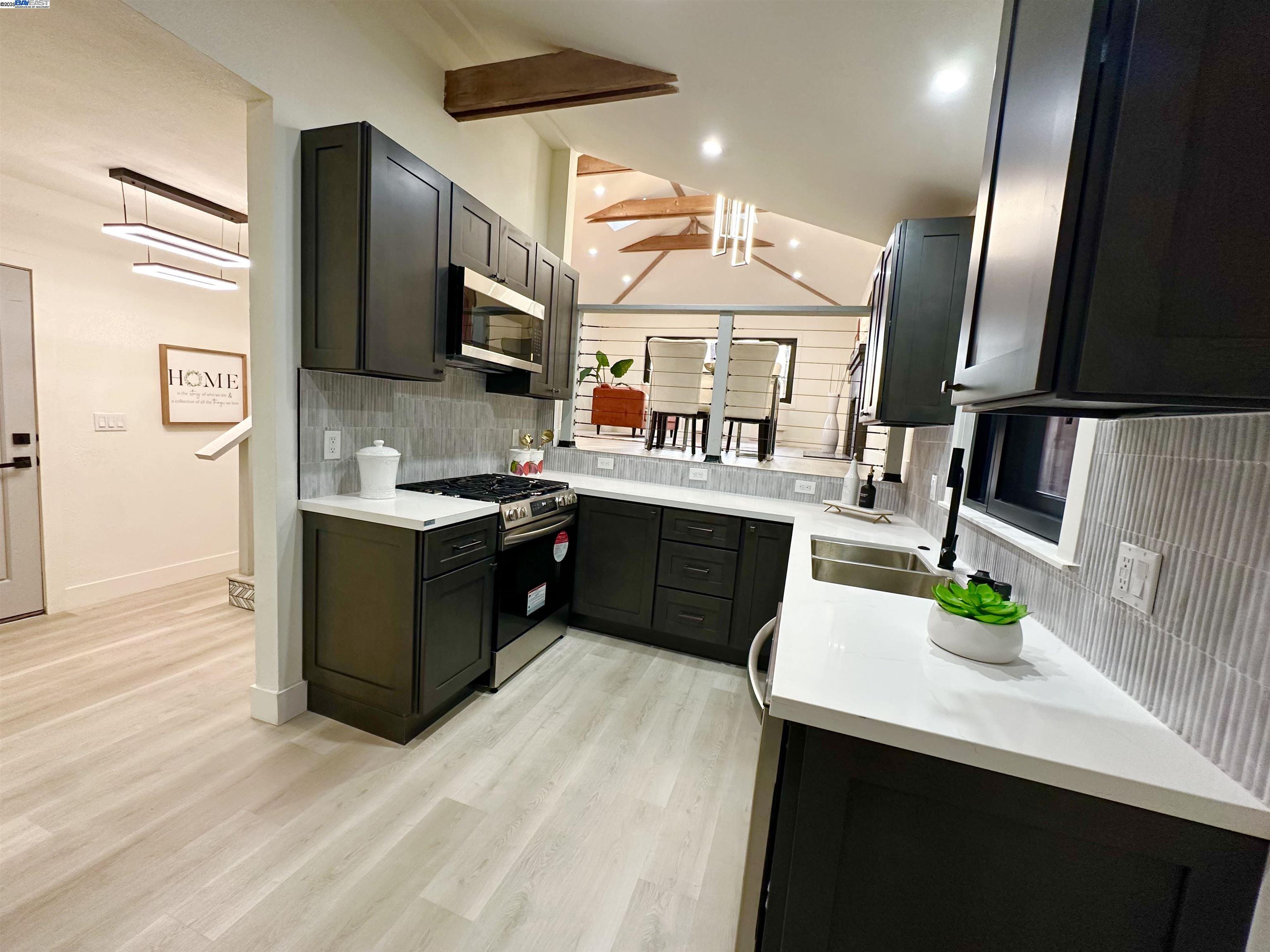 Detail Gallery Image 15 of 41 For 2930 Parker Ave, Oakland,  CA 94605-3320 - 3 Beds | 2 Baths