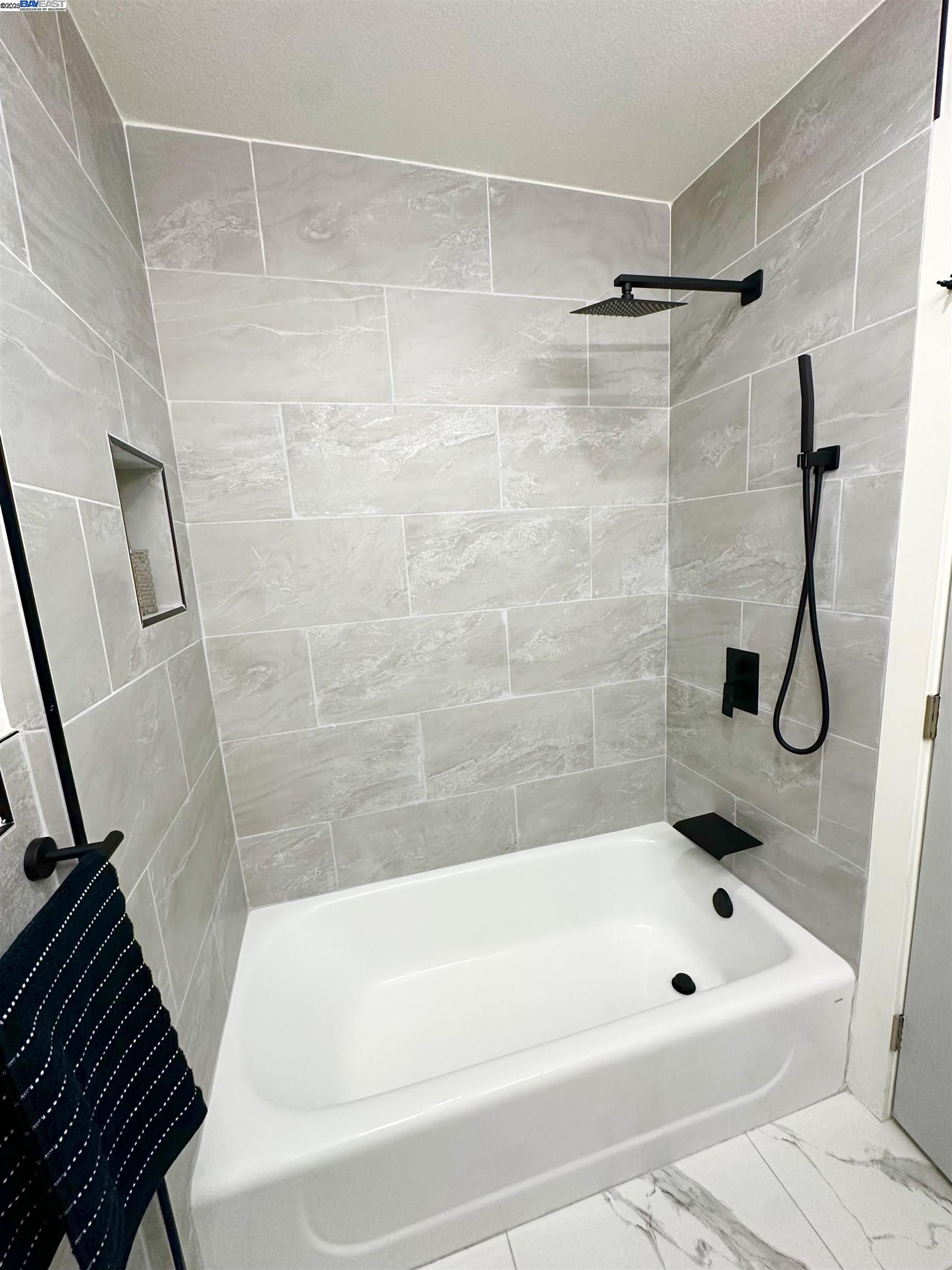 Detail Gallery Image 17 of 41 For 2930 Parker Ave, Oakland,  CA 94605-3320 - 3 Beds | 2 Baths