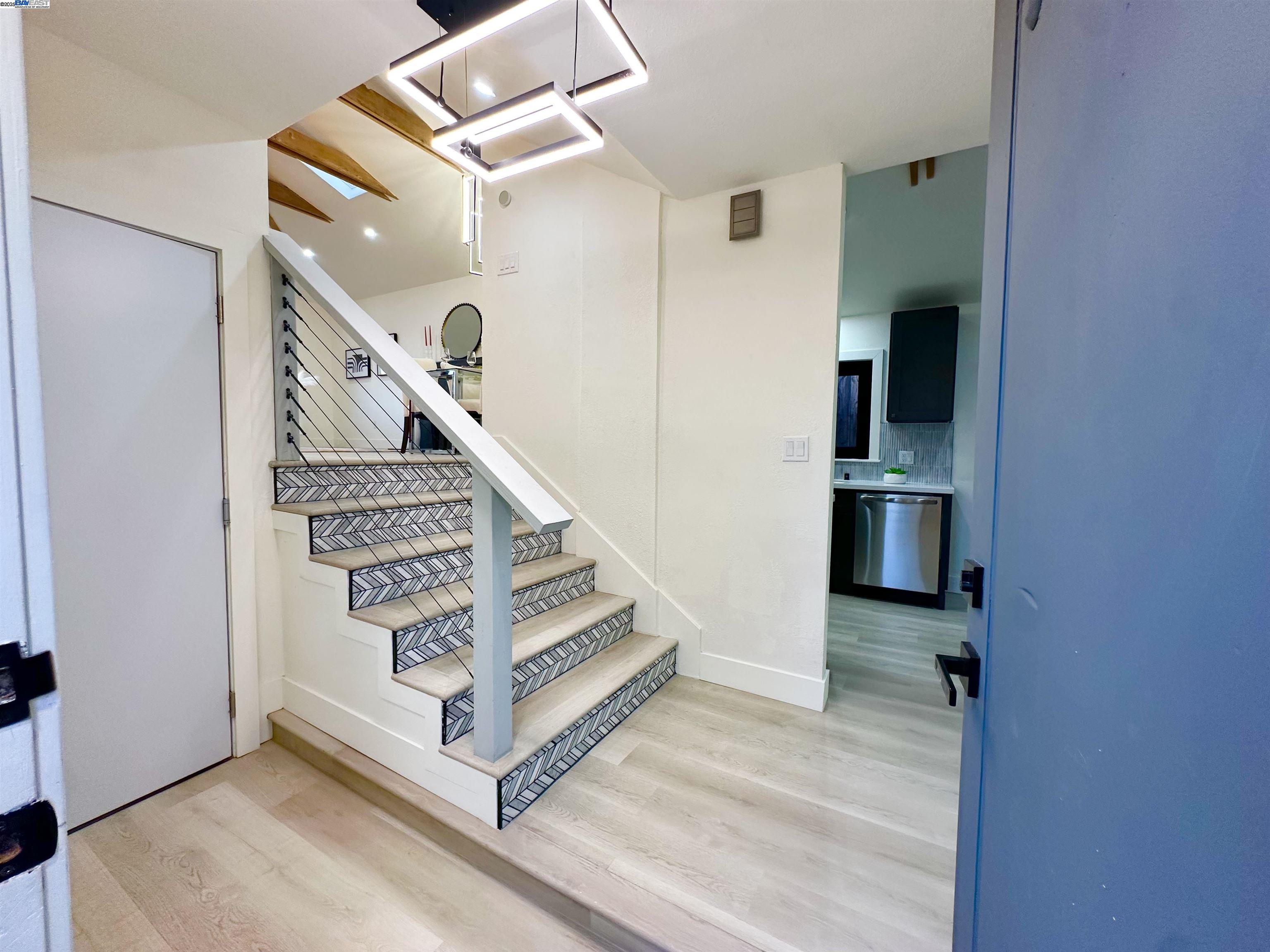 Detail Gallery Image 3 of 41 For 2930 Parker Ave, Oakland,  CA 94605-3320 - 3 Beds | 2 Baths