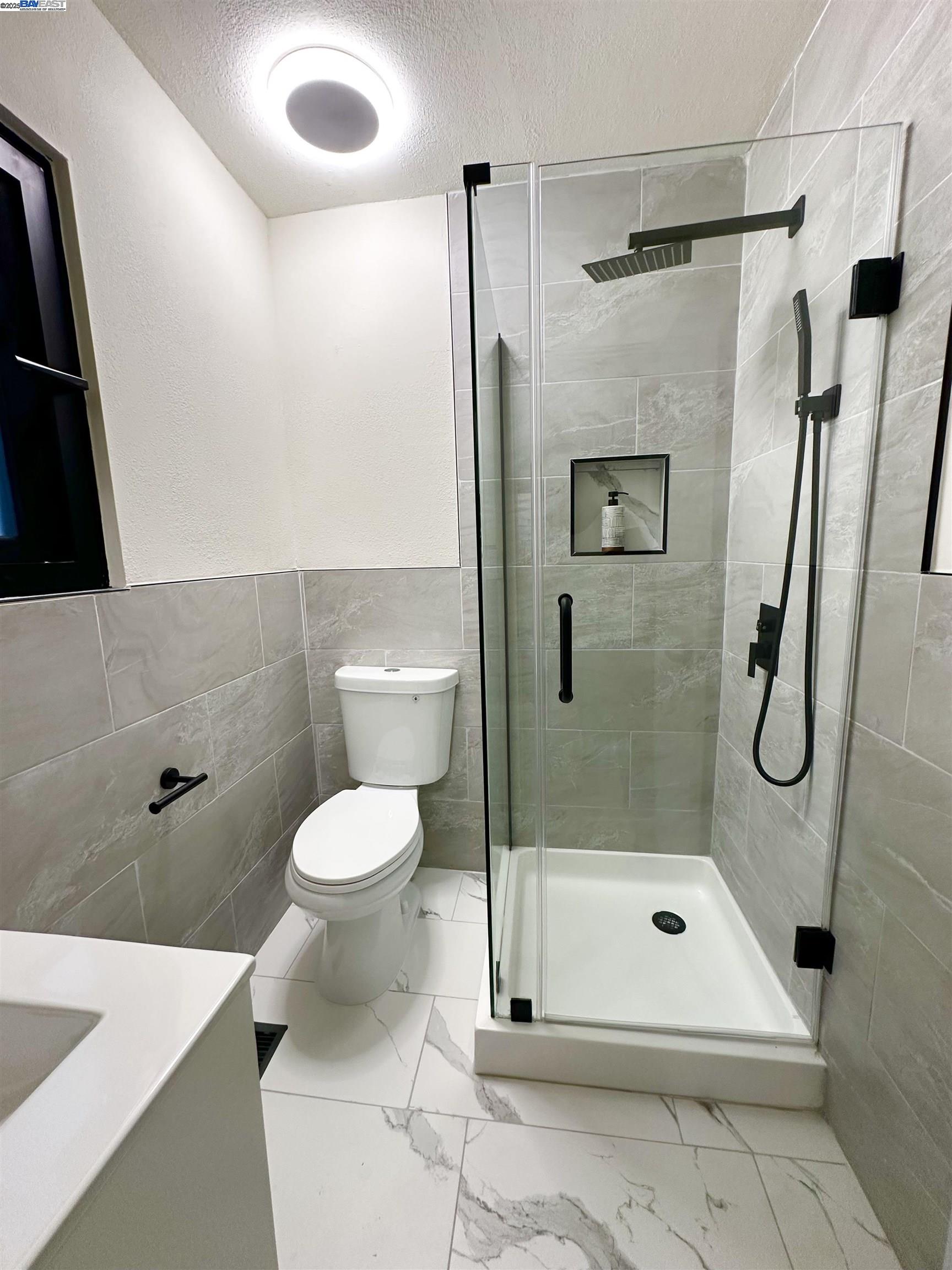 Detail Gallery Image 22 of 41 For 2930 Parker Ave, Oakland,  CA 94605-3320 - 3 Beds | 2 Baths