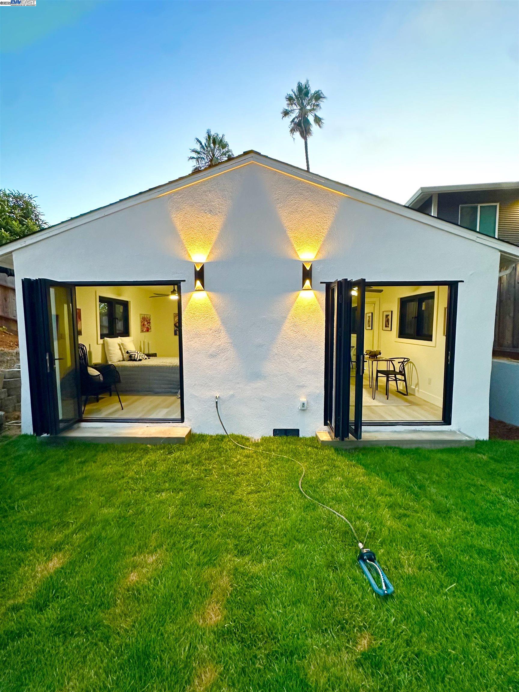 Detail Gallery Image 27 of 41 For 2930 Parker Ave, Oakland,  CA 94605-3320 - 3 Beds | 2 Baths