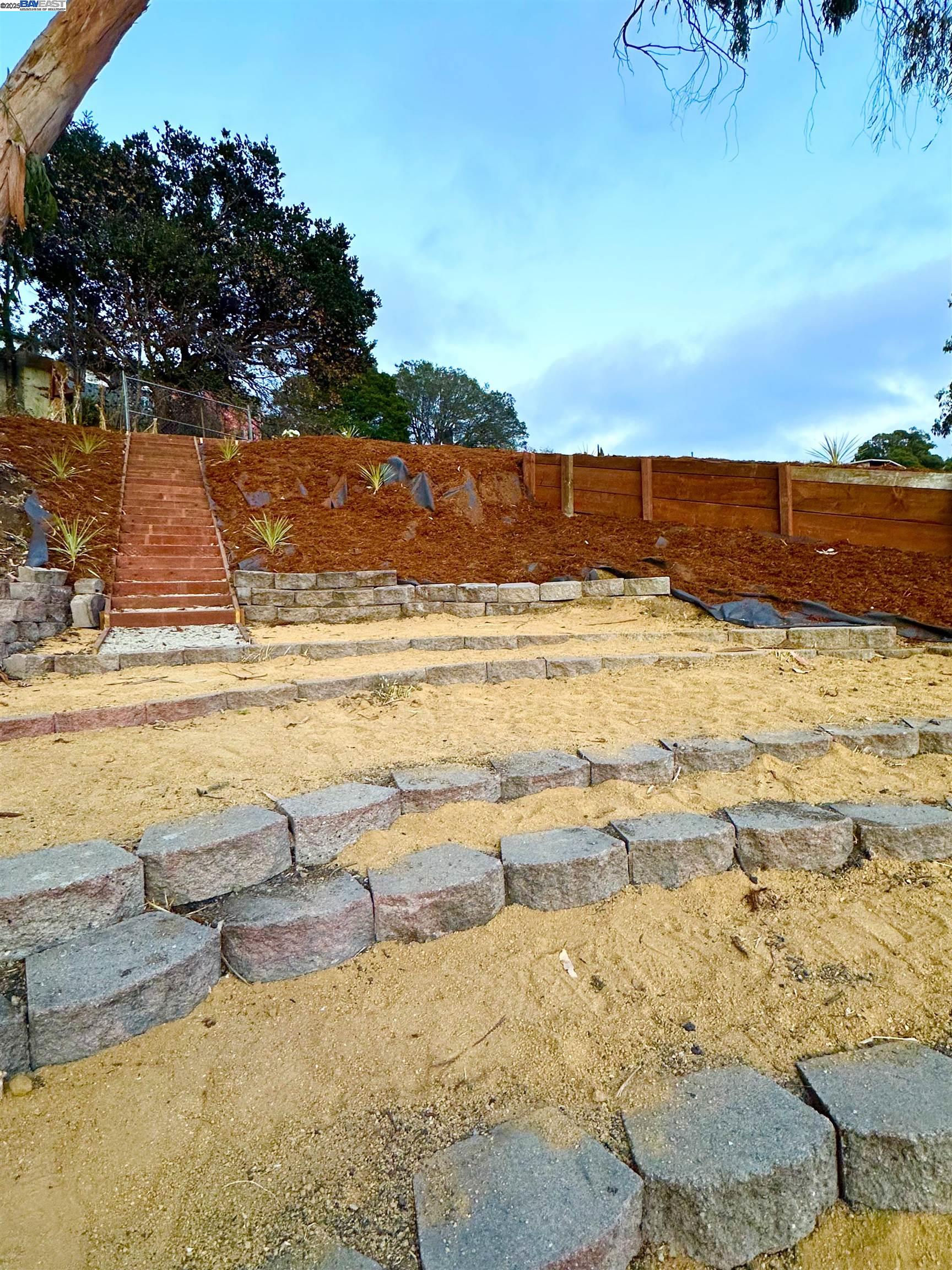 Detail Gallery Image 30 of 41 For 2930 Parker Ave, Oakland,  CA 94605-3320 - 3 Beds | 2 Baths