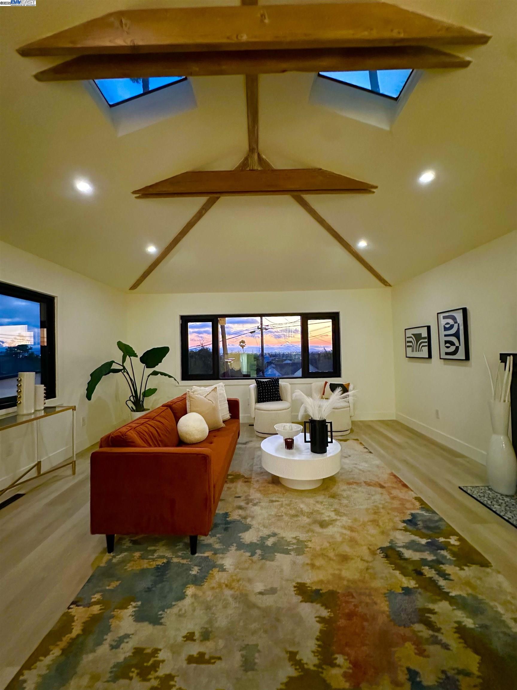 Detail Gallery Image 4 of 41 For 2930 Parker Ave, Oakland,  CA 94605-3320 - 3 Beds | 2 Baths