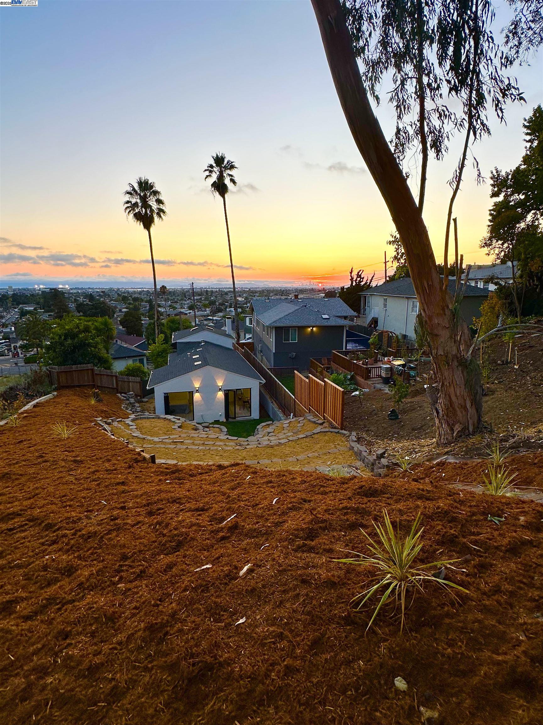 Detail Gallery Image 32 of 41 For 2930 Parker Ave, Oakland,  CA 94605-3320 - 3 Beds | 2 Baths