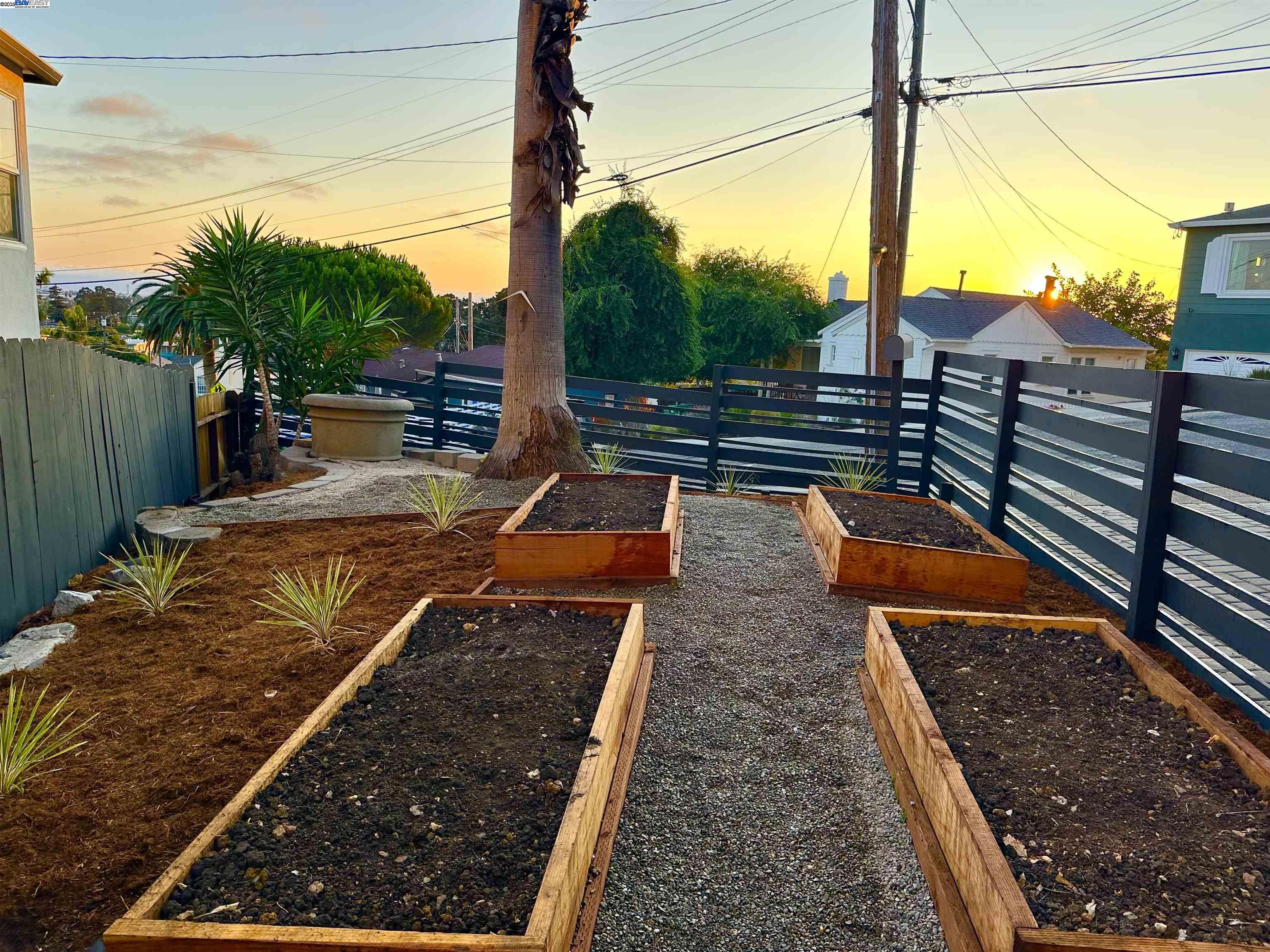 Detail Gallery Image 36 of 41 For 2930 Parker Ave, Oakland,  CA 94605-3320 - 3 Beds | 2 Baths