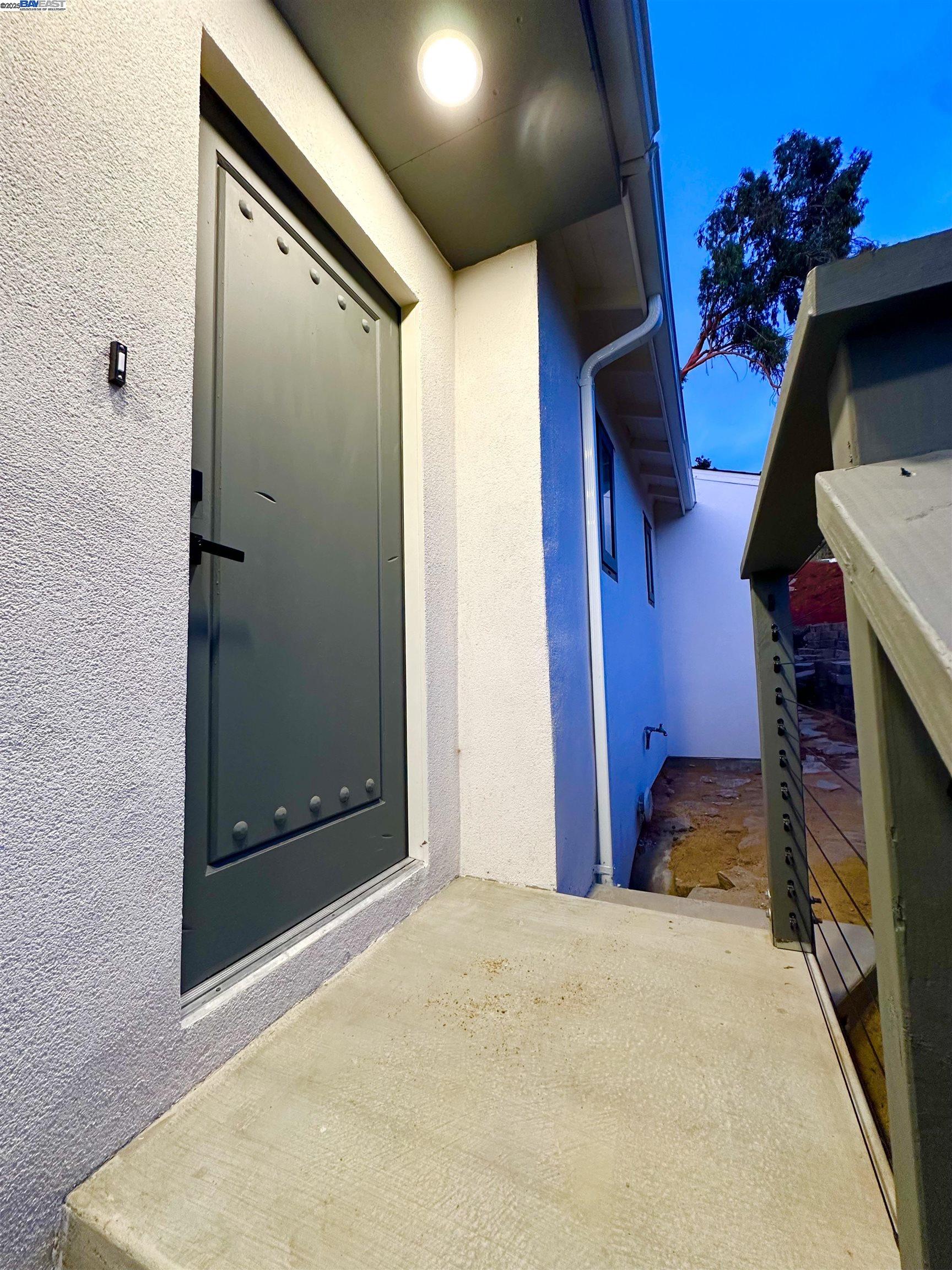 Detail Gallery Image 38 of 41 For 2930 Parker Ave, Oakland,  CA 94605-3320 - 3 Beds | 2 Baths