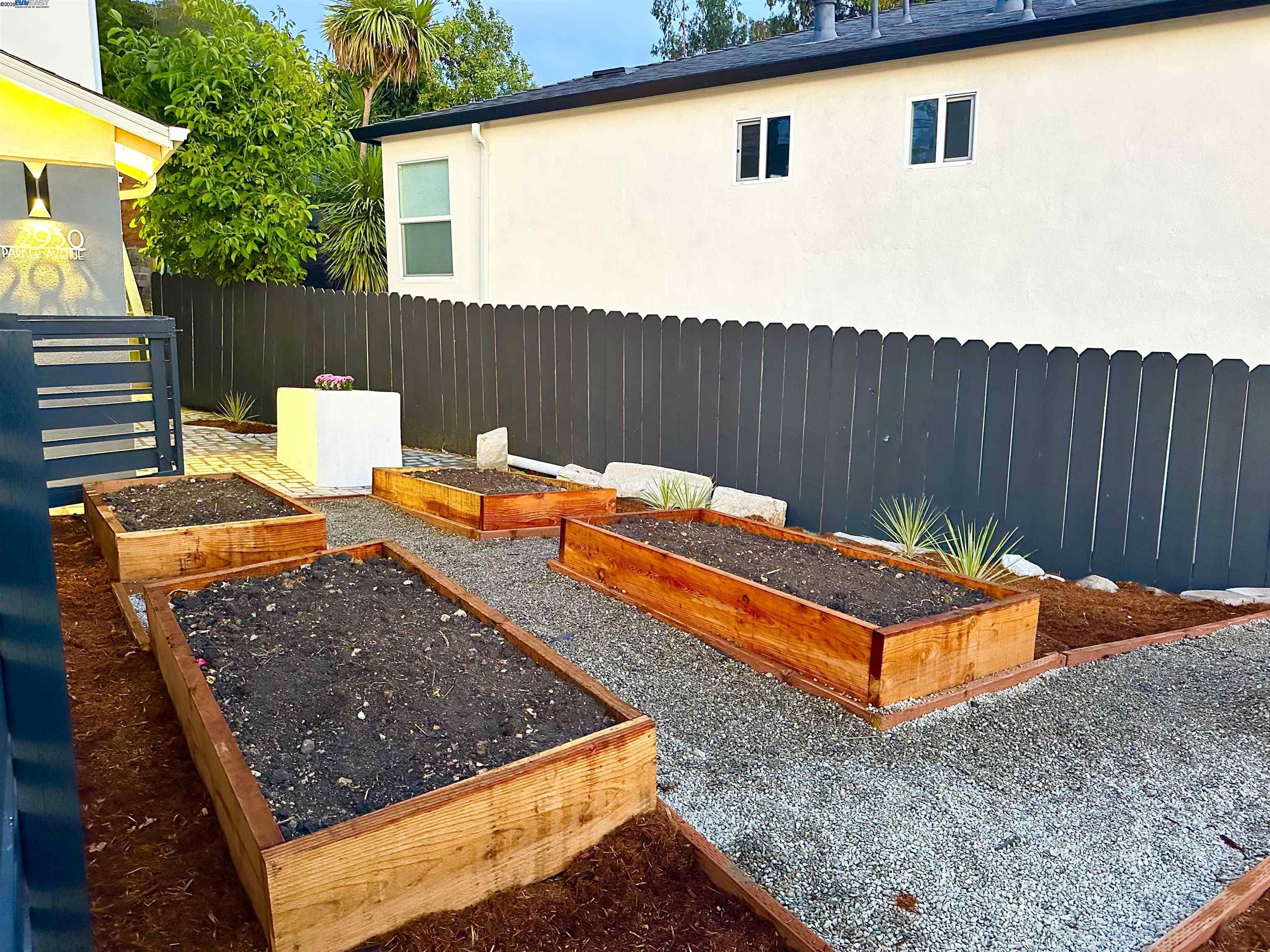 Detail Gallery Image 39 of 41 For 2930 Parker Ave, Oakland,  CA 94605-3320 - 3 Beds | 2 Baths