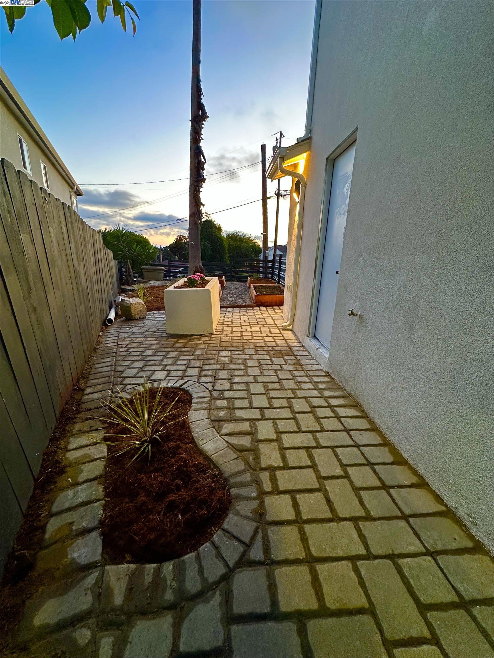 Detail Gallery Image 40 of 41 For 2930 Parker Ave, Oakland,  CA 94605-3320 - 3 Beds | 2 Baths