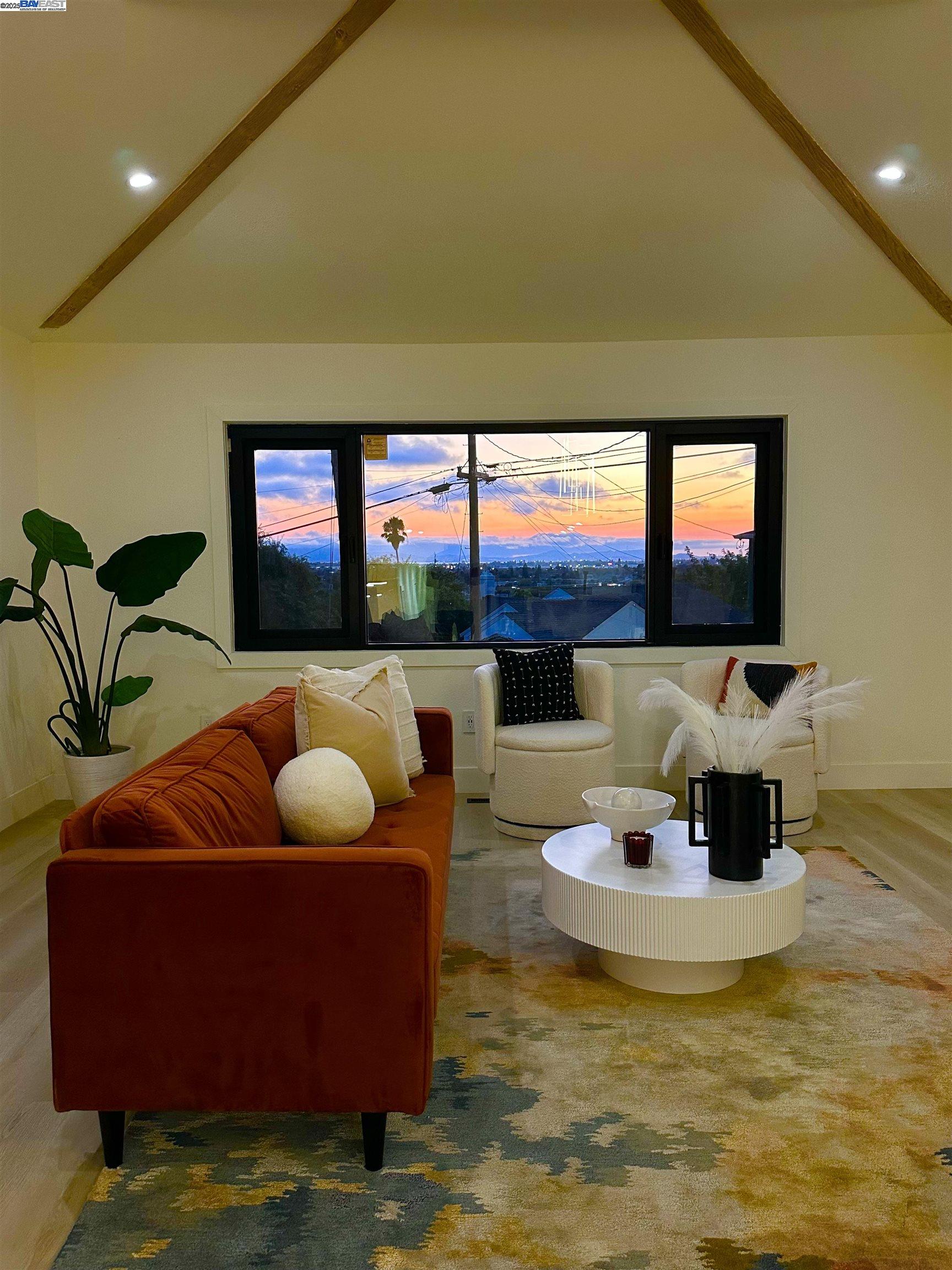 Detail Gallery Image 5 of 41 For 2930 Parker Ave, Oakland,  CA 94605-3320 - 3 Beds | 2 Baths