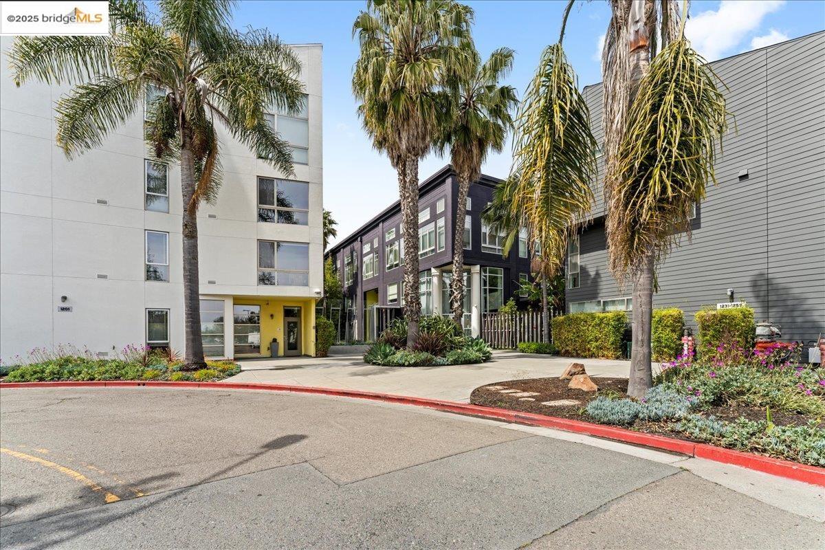 Detail Gallery Image 5 of 26 For 1201 Pine St #354,  Oakland,  CA 94607 - 1 Beds | 1 Baths