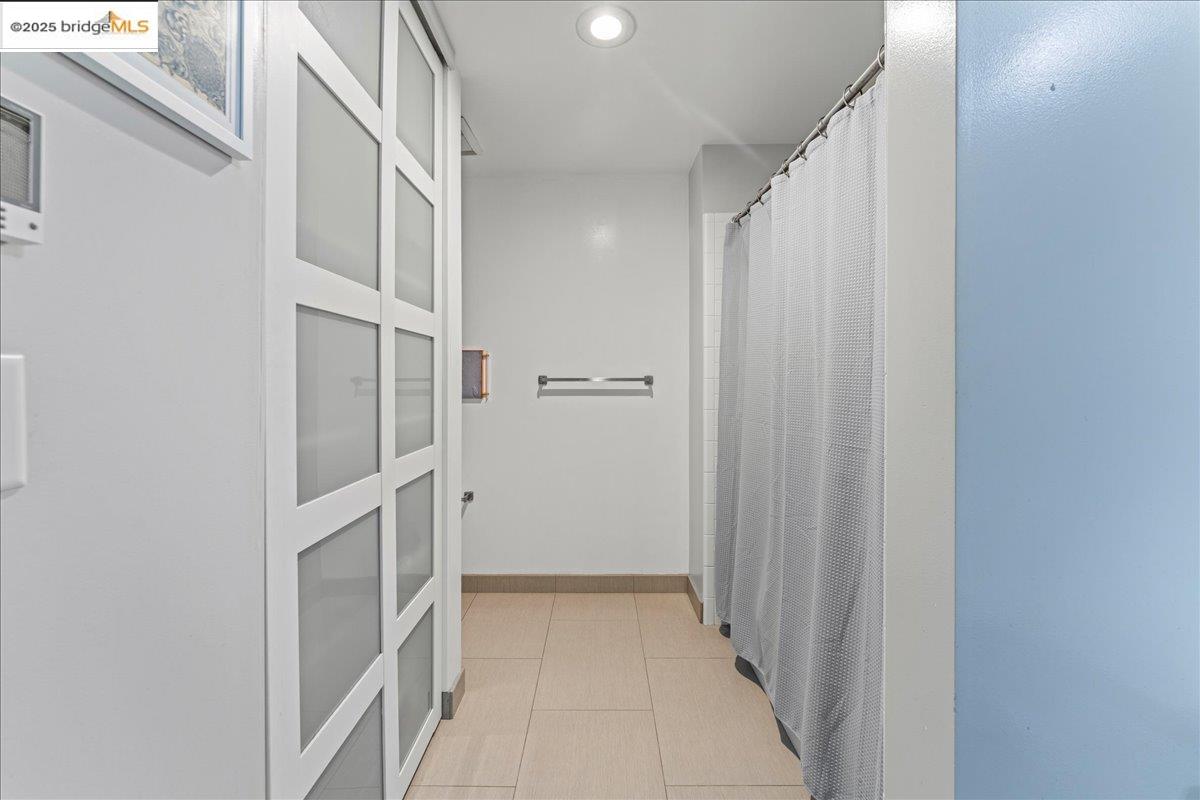 Detail Gallery Image 7 of 26 For 1201 Pine St #354,  Oakland,  CA 94607 - 1 Beds | 1 Baths