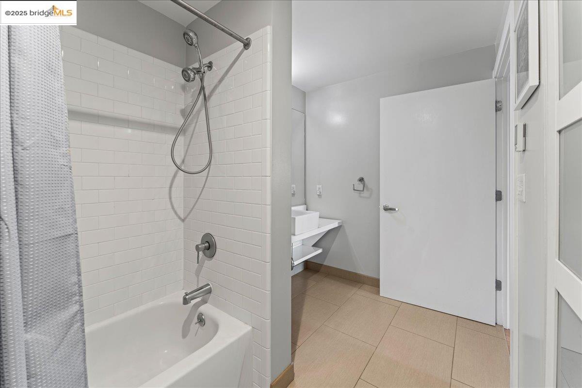 Detail Gallery Image 8 of 26 For 1201 Pine St #354,  Oakland,  CA 94607 - 1 Beds | 1 Baths