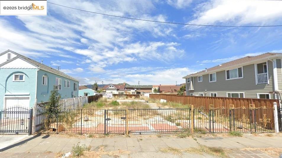 Detail Gallery Image 2 of 4 For 5212 E 10th St, Oakland,  CA 94601 - – Beds | – Baths