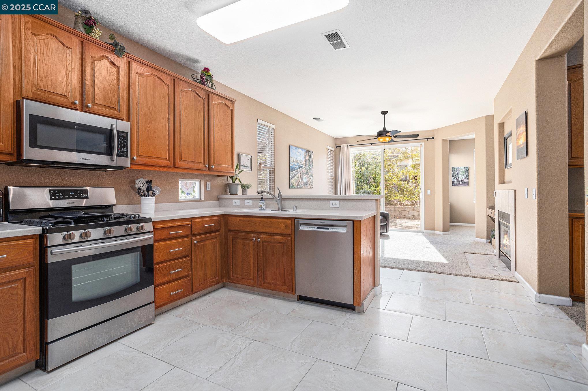 Detail Gallery Image 8 of 29 For 2030 Kent Dr, Brentwood,  CA 94513 - 2 Beds | 2 Baths