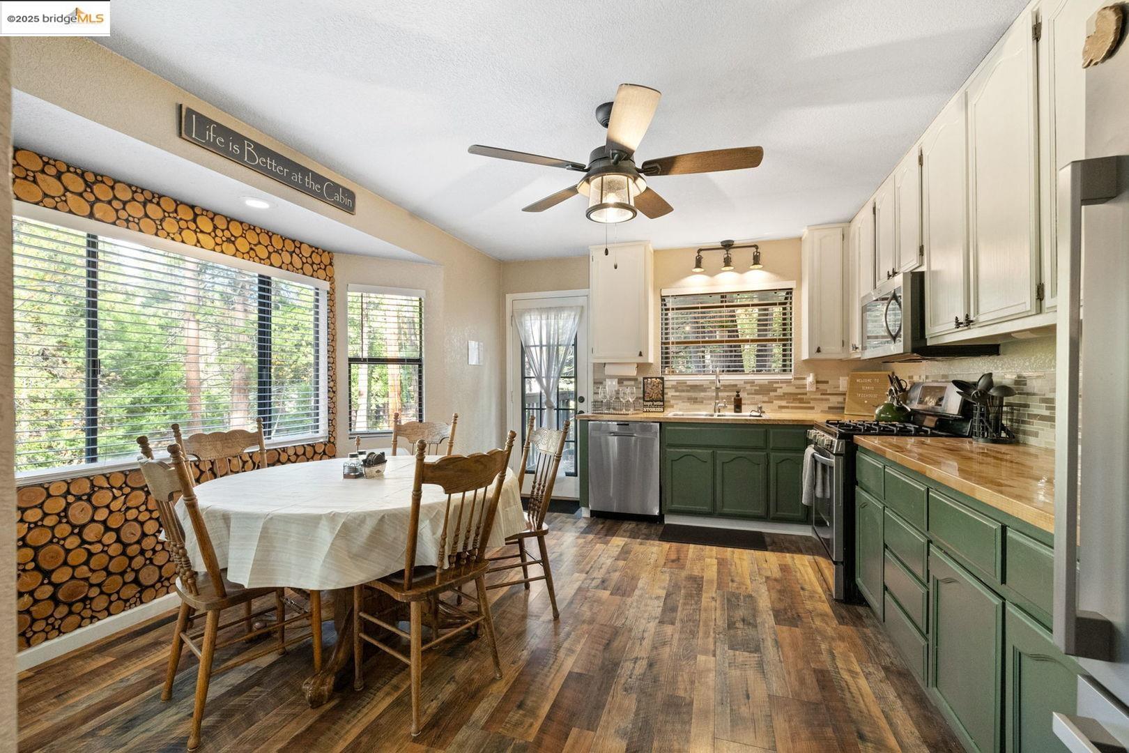 Detail Gallery Image 11 of 21 For 22529 Twain Harte Dr, Twain Harte,  CA 95383 - 2 Beds | 1 Baths