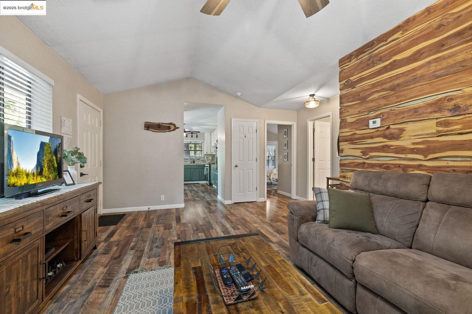 Detail Gallery Image 6 of 21 For 22529 Twain Harte Dr, Twain Harte,  CA 95383 - 2 Beds | 1 Baths